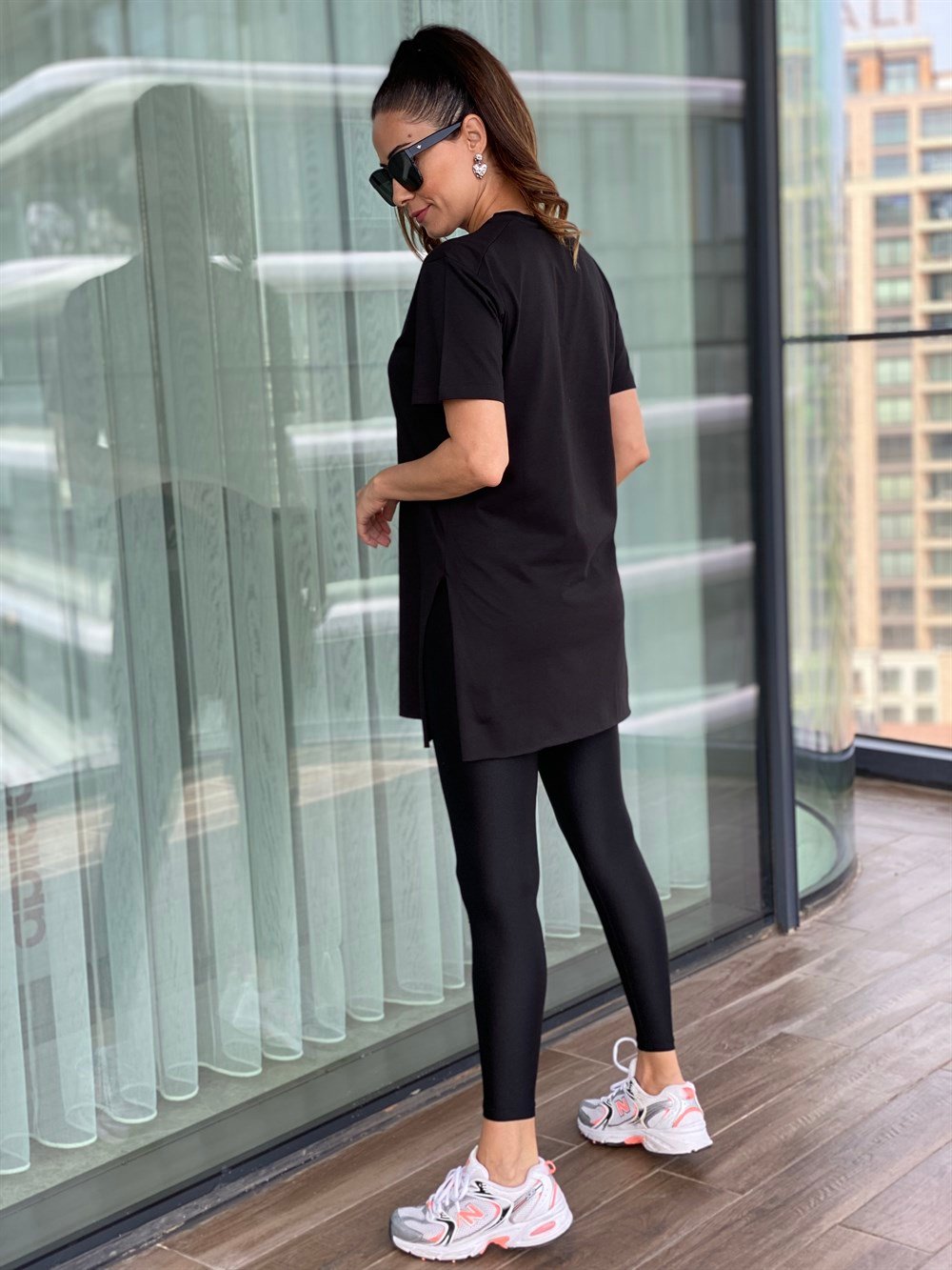 Siyah V Yaka Basic Tshirt 