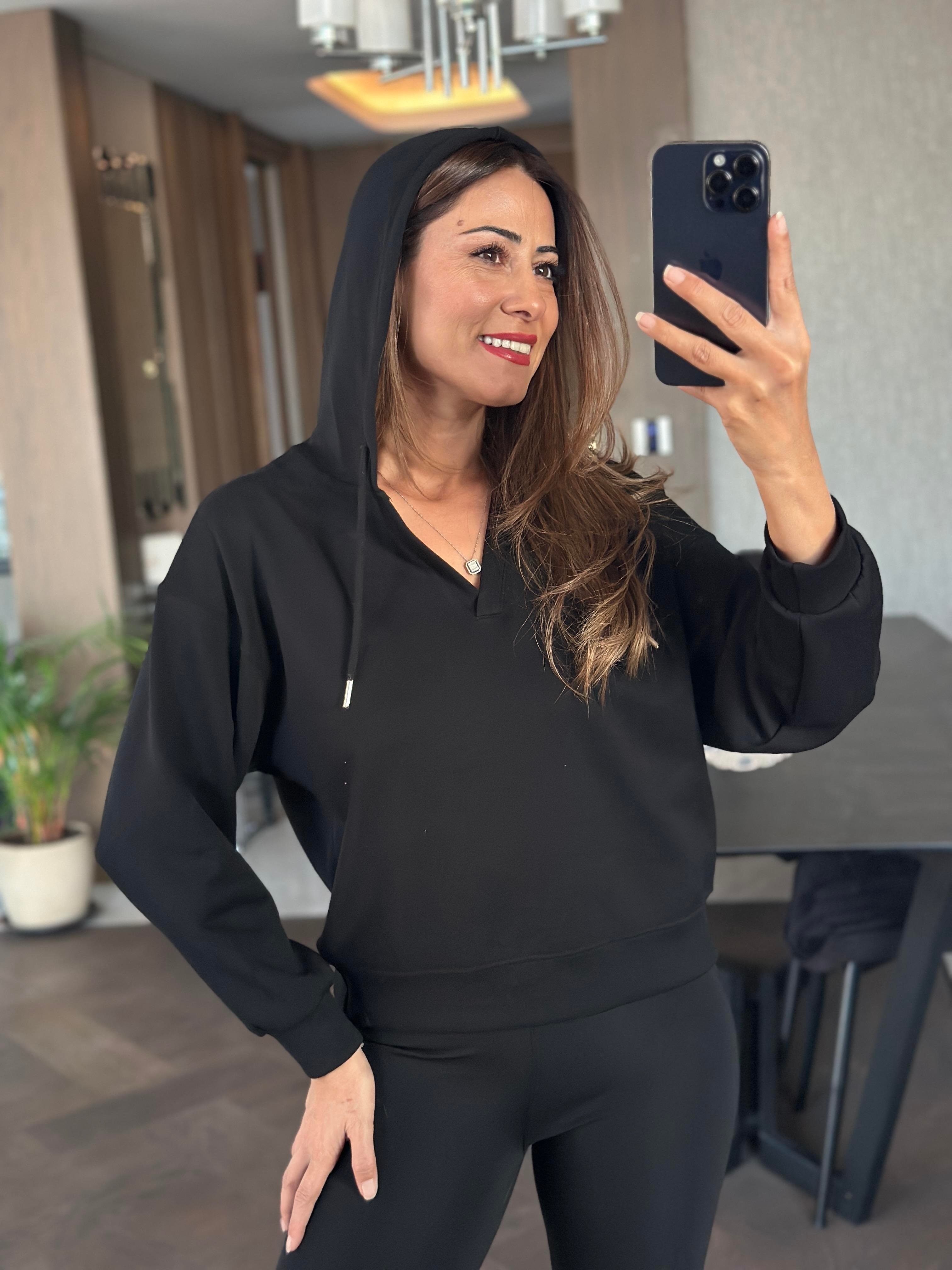 Siyah V Yaka Kapüşonlu Oysh Model Kadın Sweatshirt