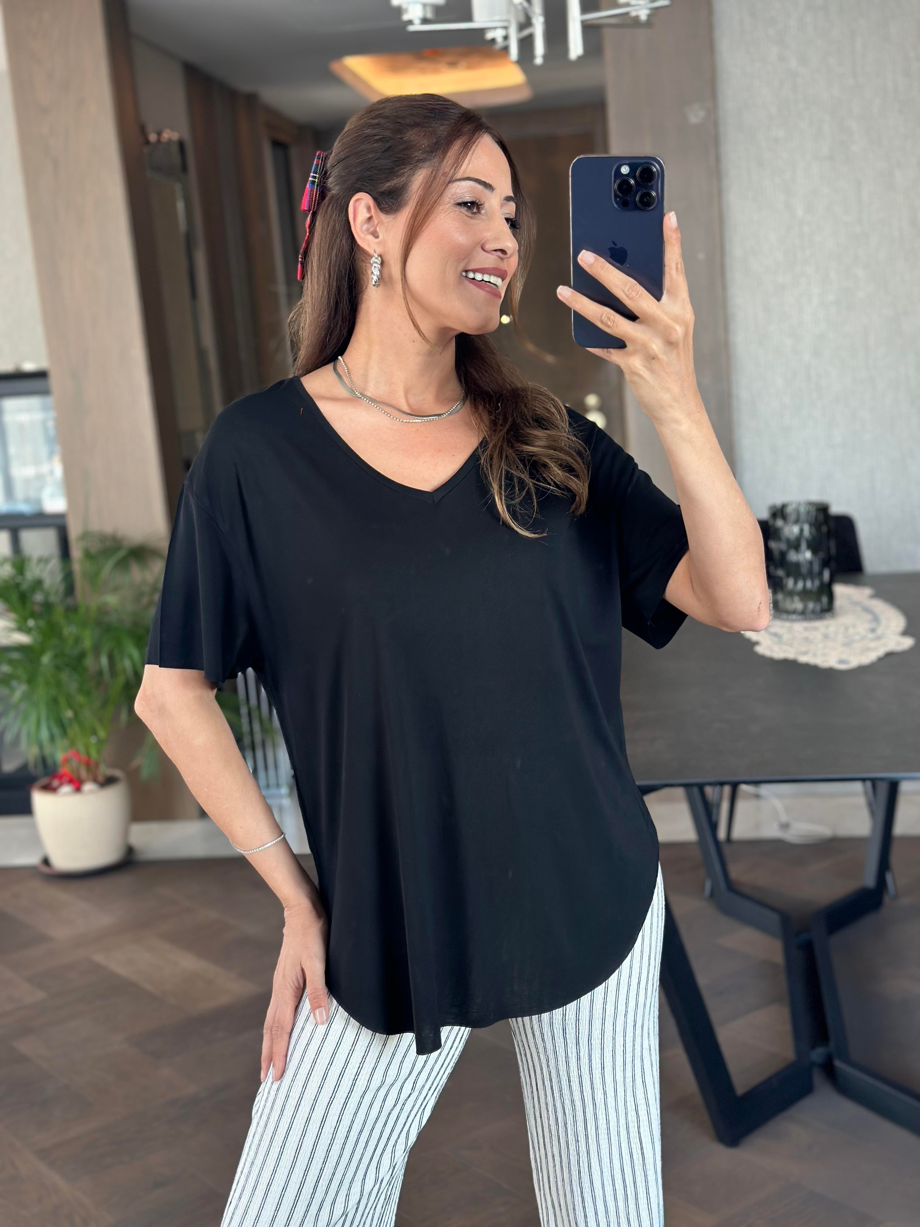 Siyah V Yaka Oysh Model Eteği Oval Kesim Kadın T-Shirt