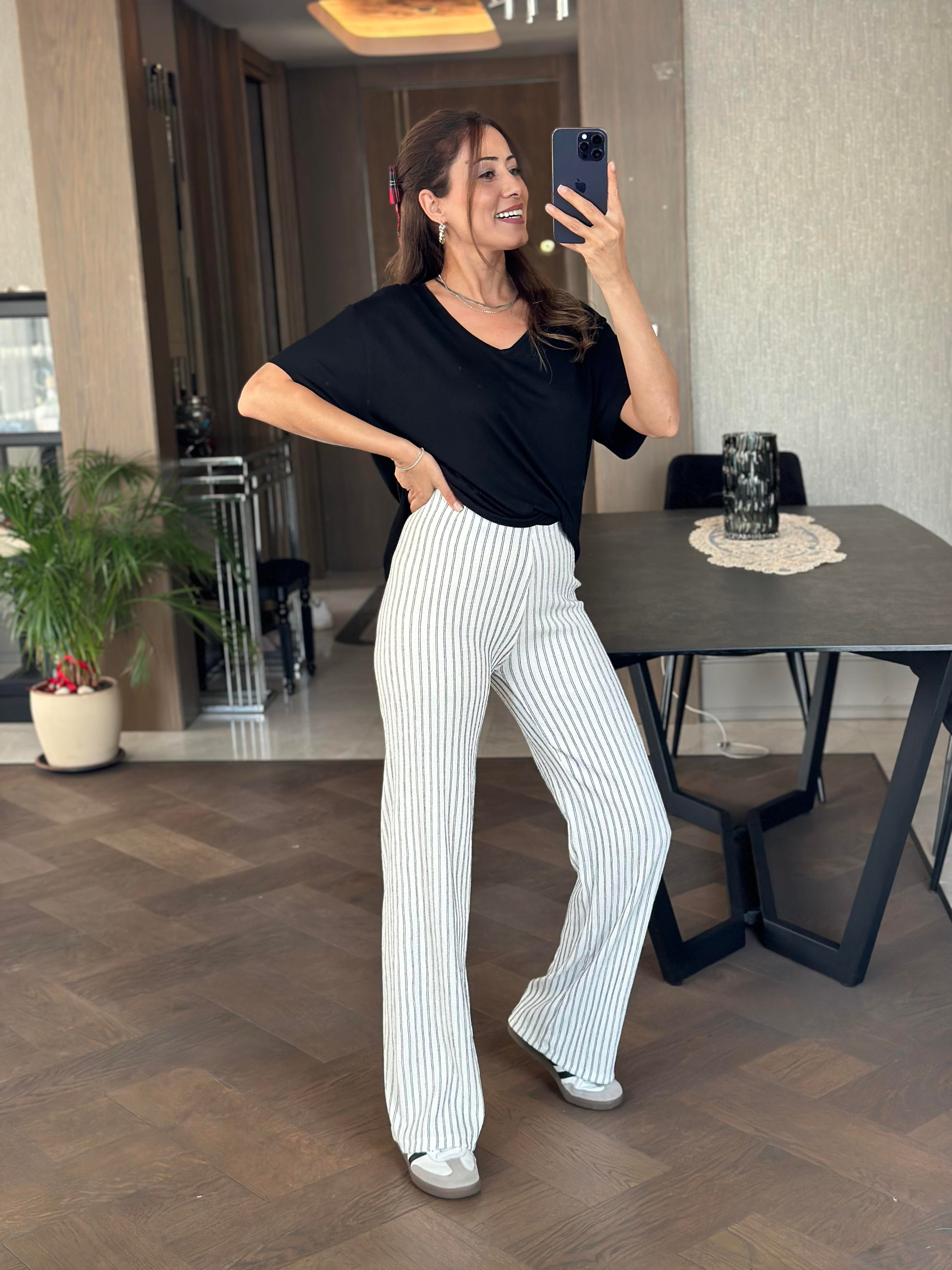 Siyah V Yaka Oysh Model Eteği Oval Kesim Kadın T-Shirt