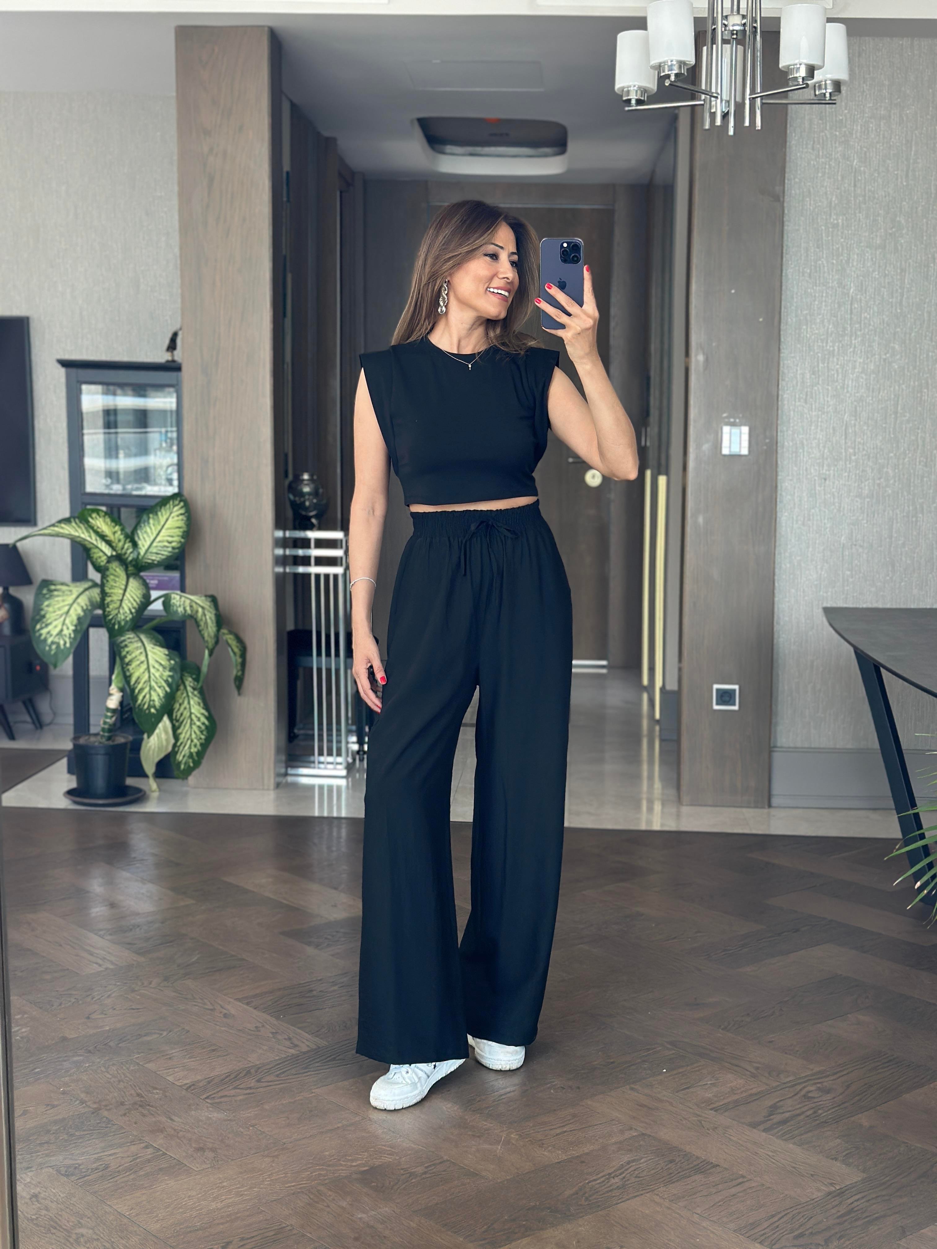 Siyah Vatka Görünümlü Sıfır Kol Kadın Crop Body