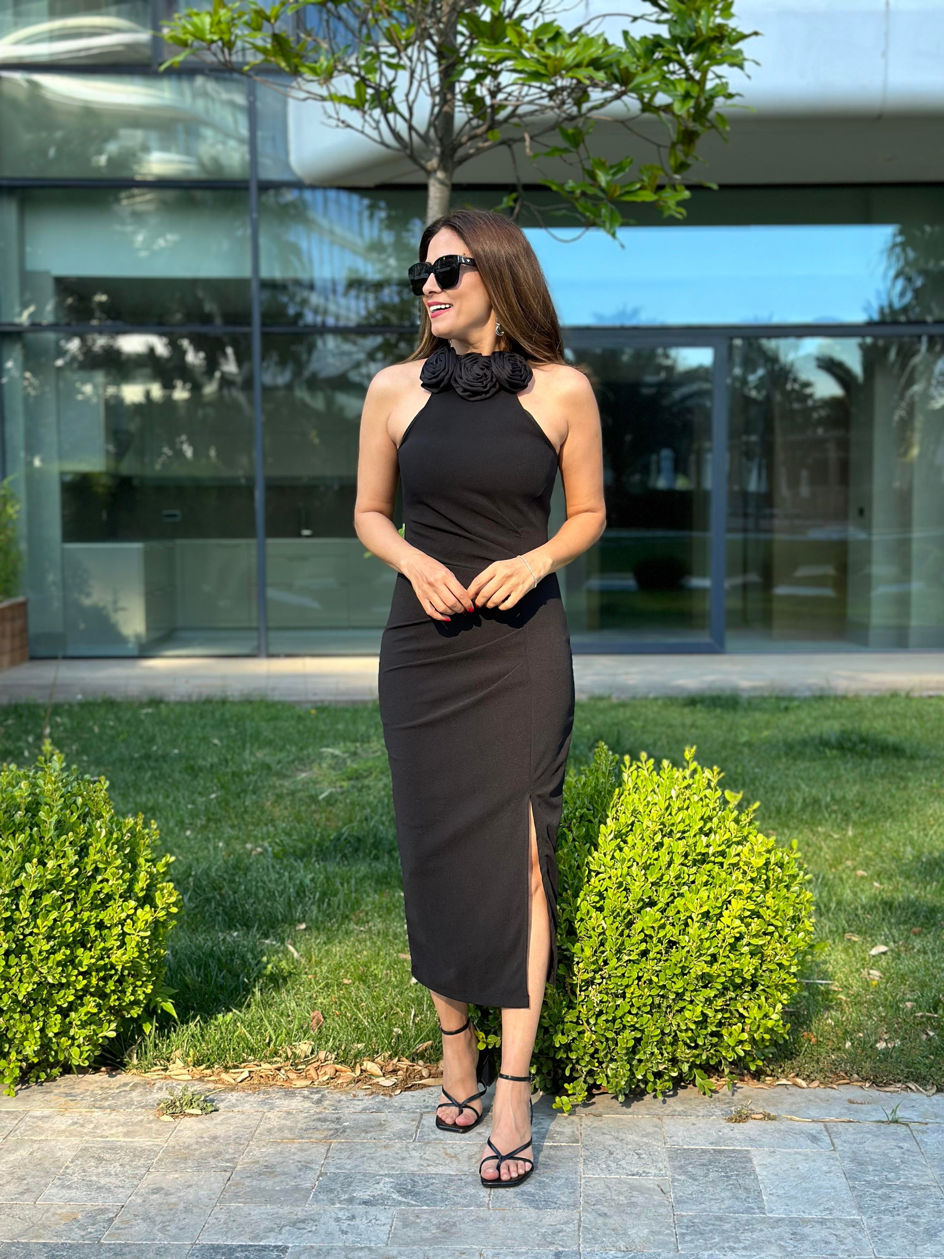 Siyah Yüzücü Yaka Gül Detay Yırtmaçlı Kadın Elbise