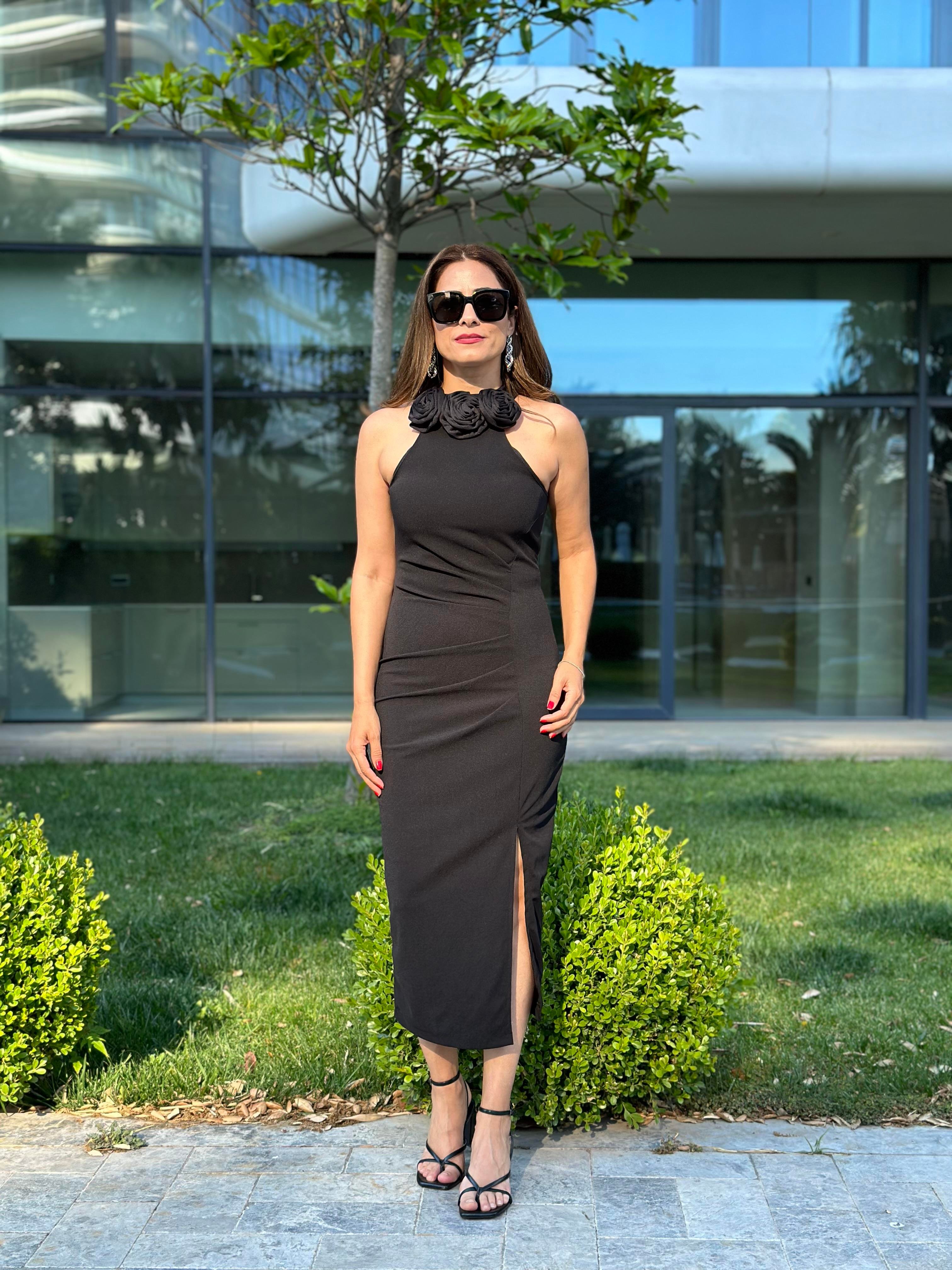 Siyah Yüzücü Yaka Gül Detay Yırtmaçlı Kadın Elbise