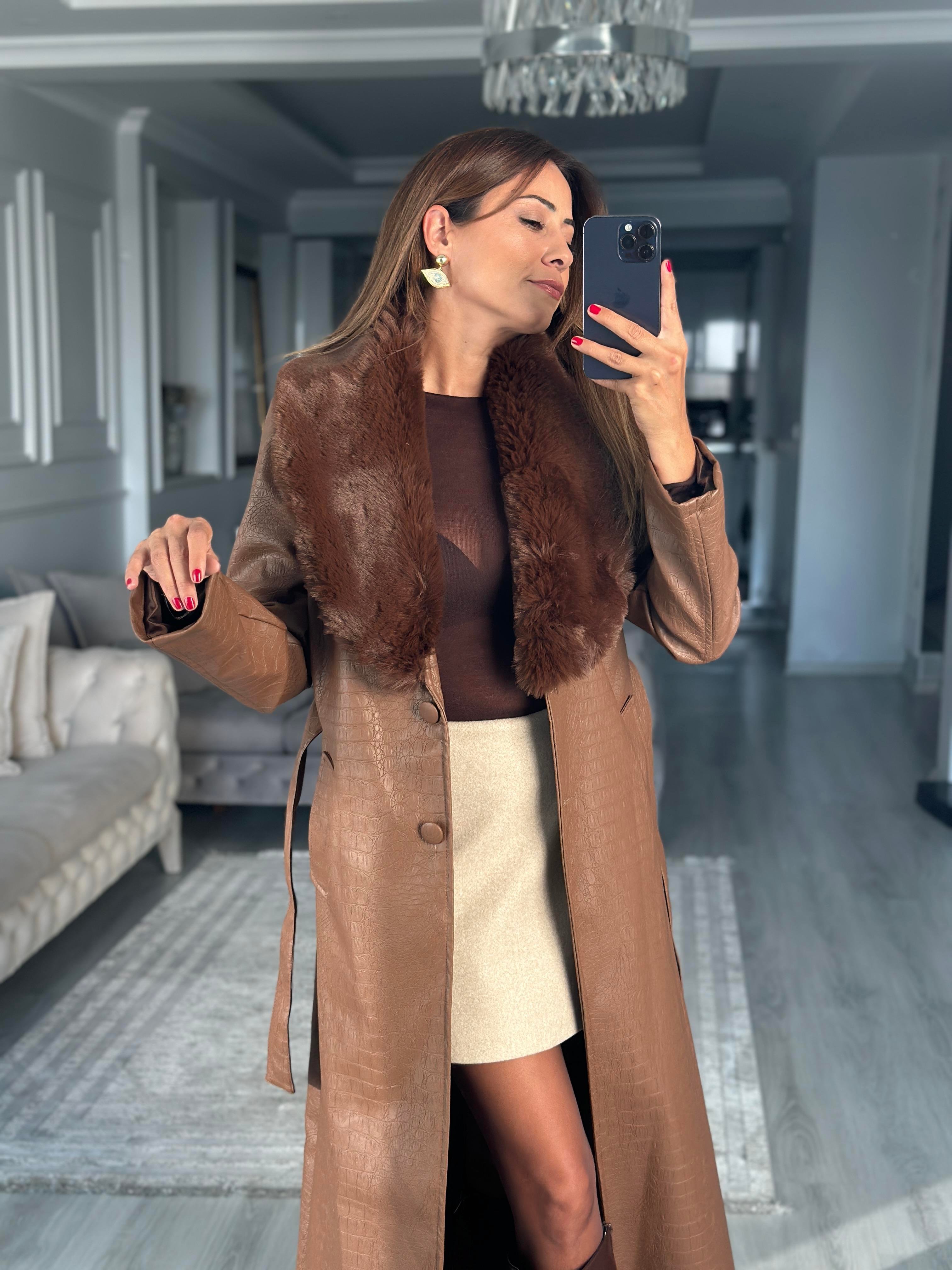 Taba Timsah Desenli Yakası Kürklü Kadın Deri Kaban