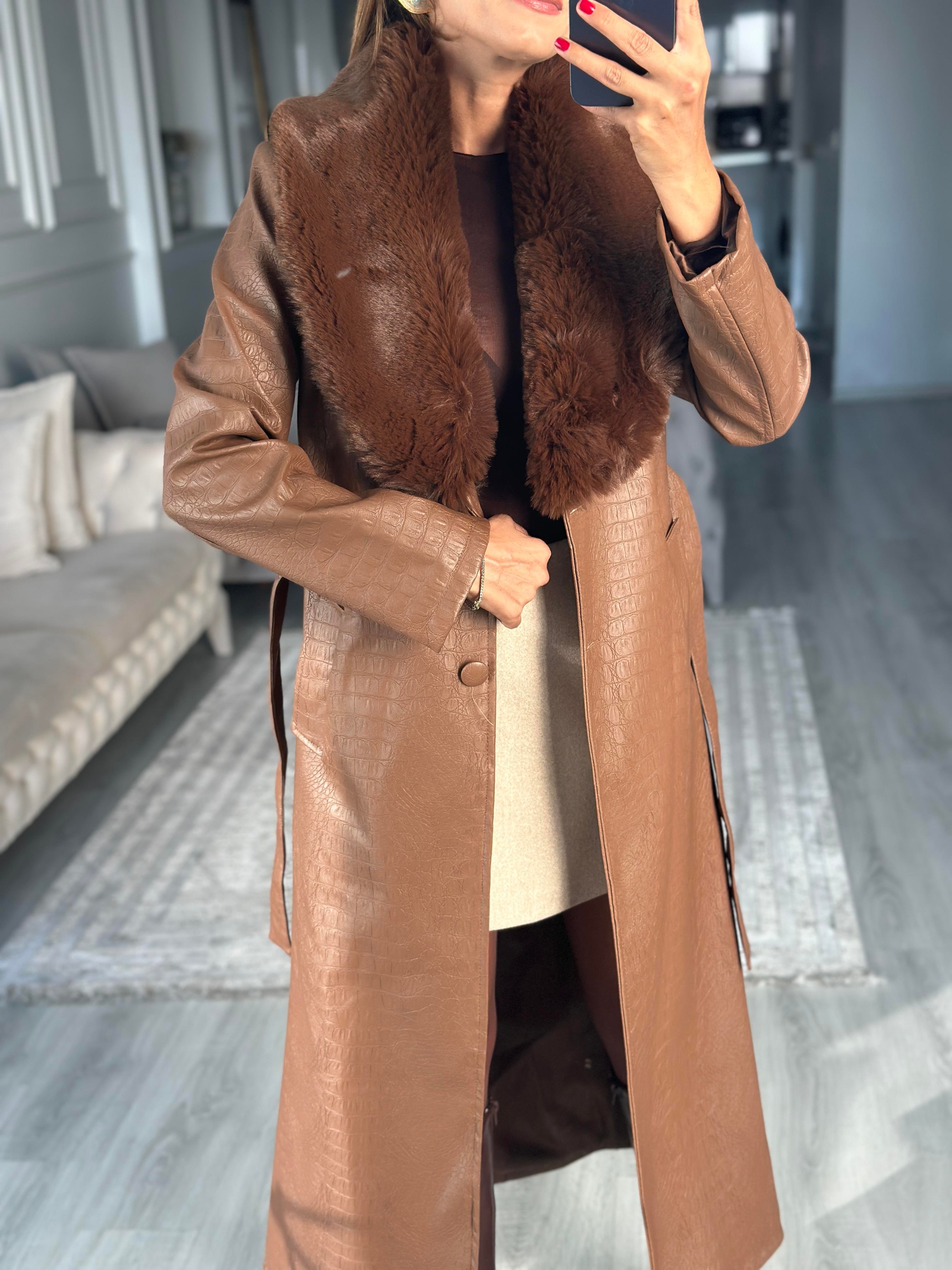 Taba Timsah Desenli Yakası Kürklü Kadın Deri Kaban