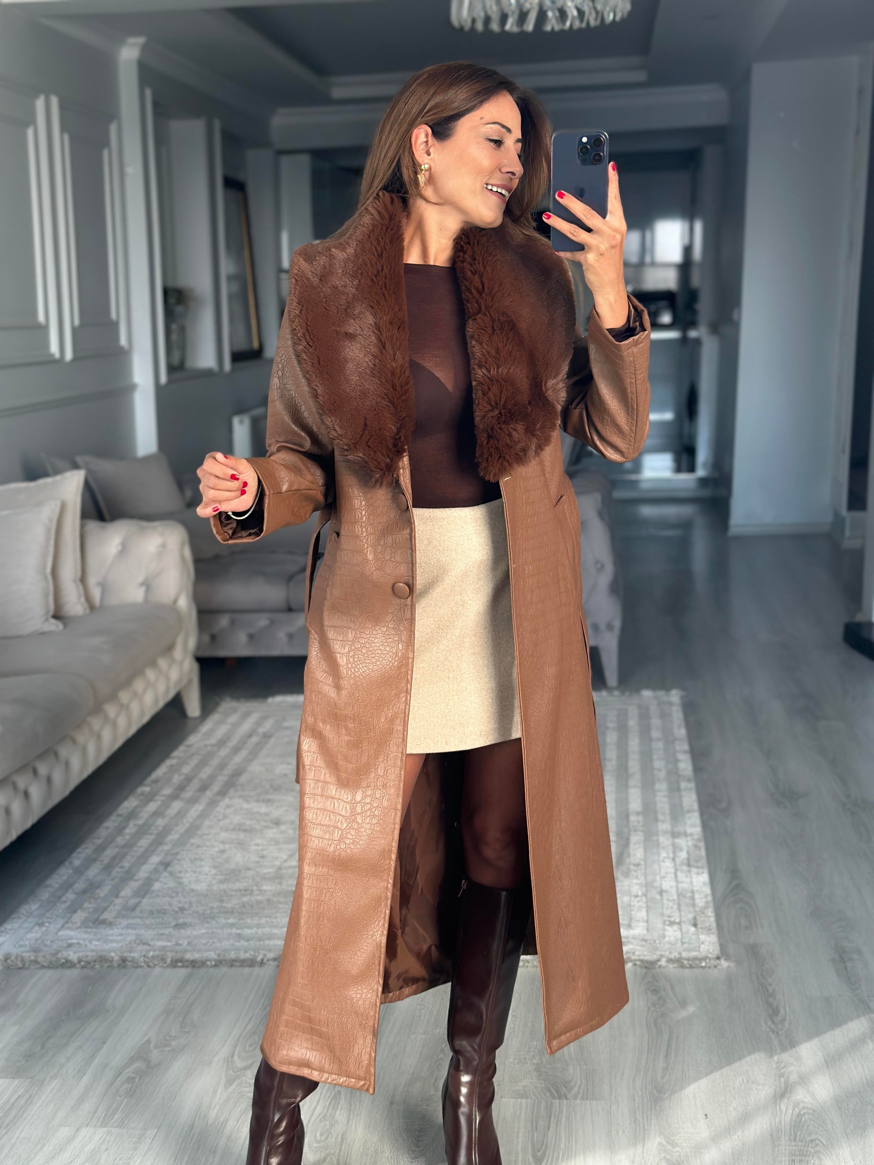 Taba Timsah Desenli Yakası Kürklü Kadın Deri Kaban