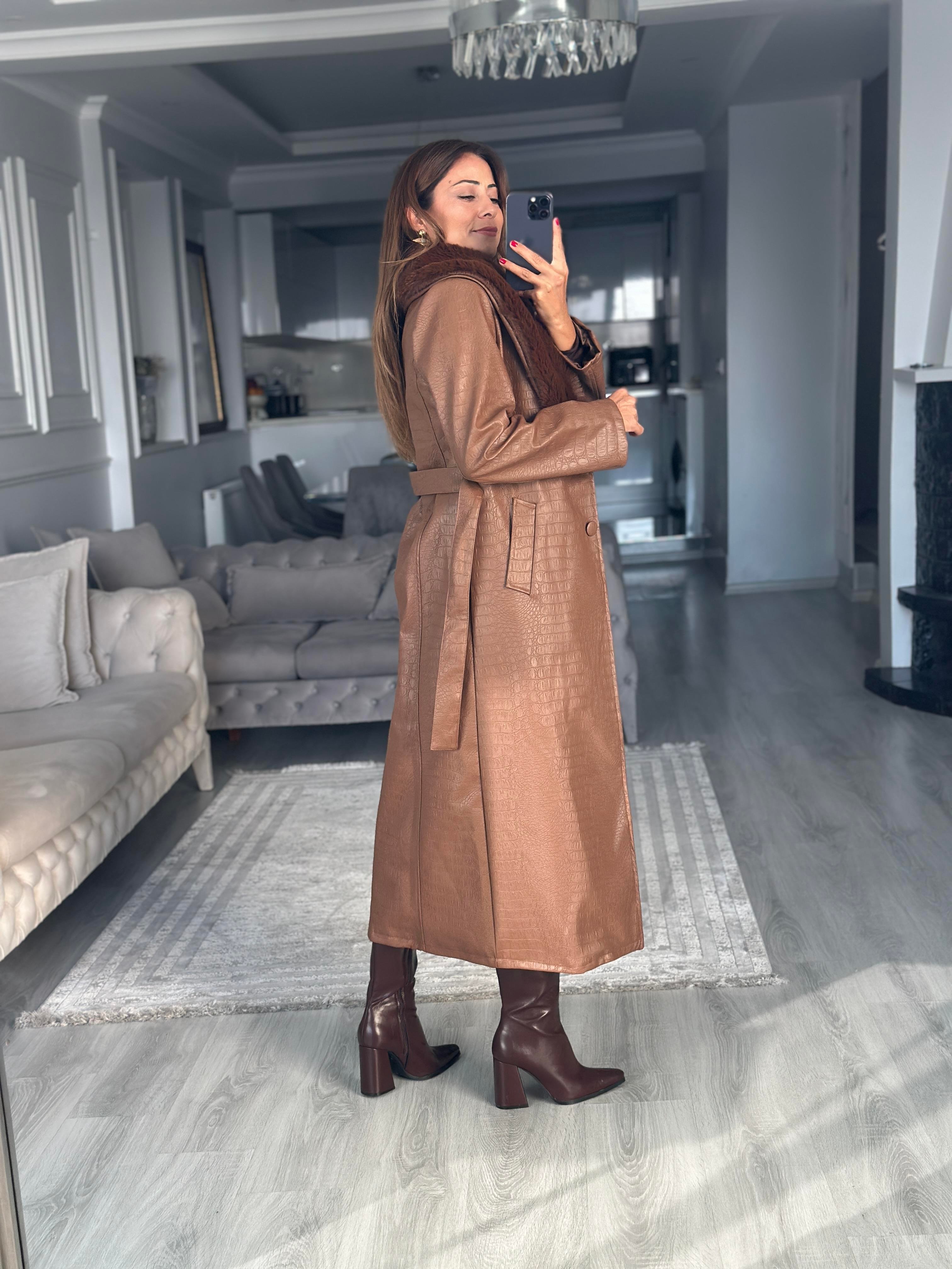 Taba Timsah Desenli Yakası Kürklü Kadın Deri Kaban