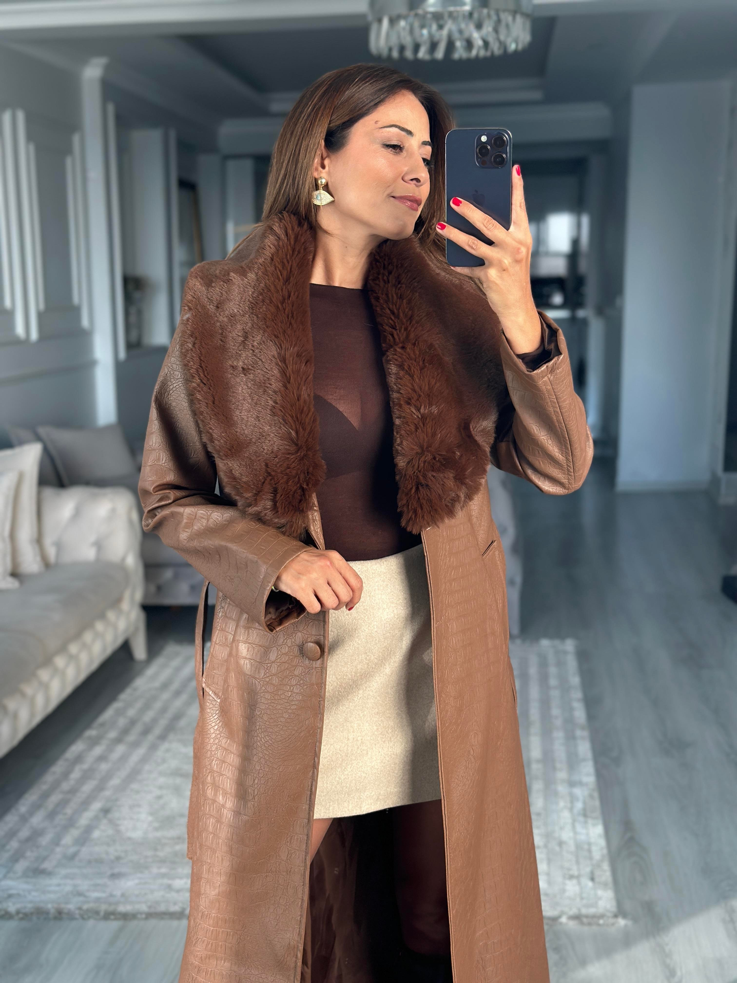 Taba Timsah Desenli Yakası Kürklü Kadın Deri Kaban