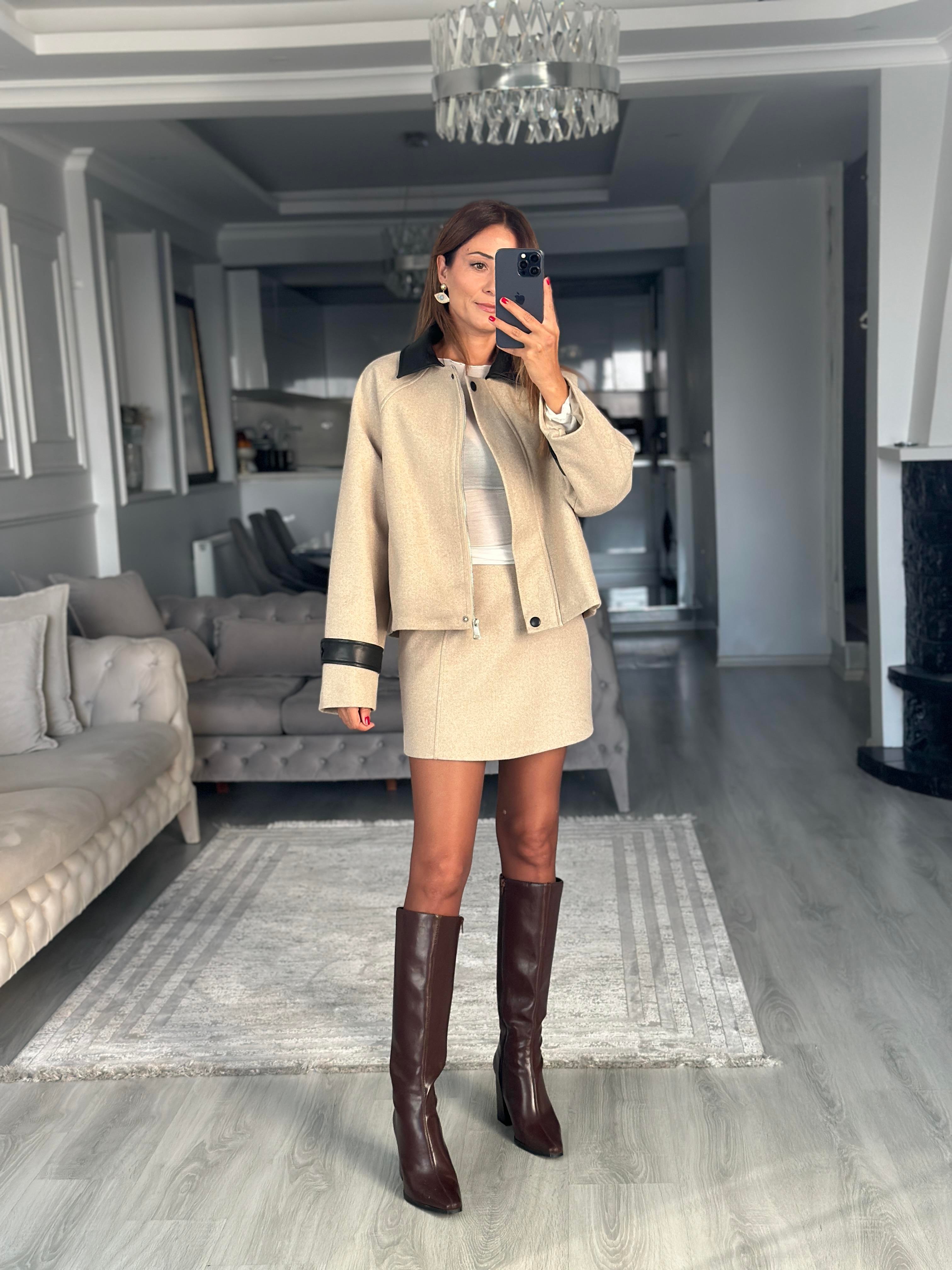 Taş Deri Yakalı Fermuarlı Kadın Kaşe Ceket