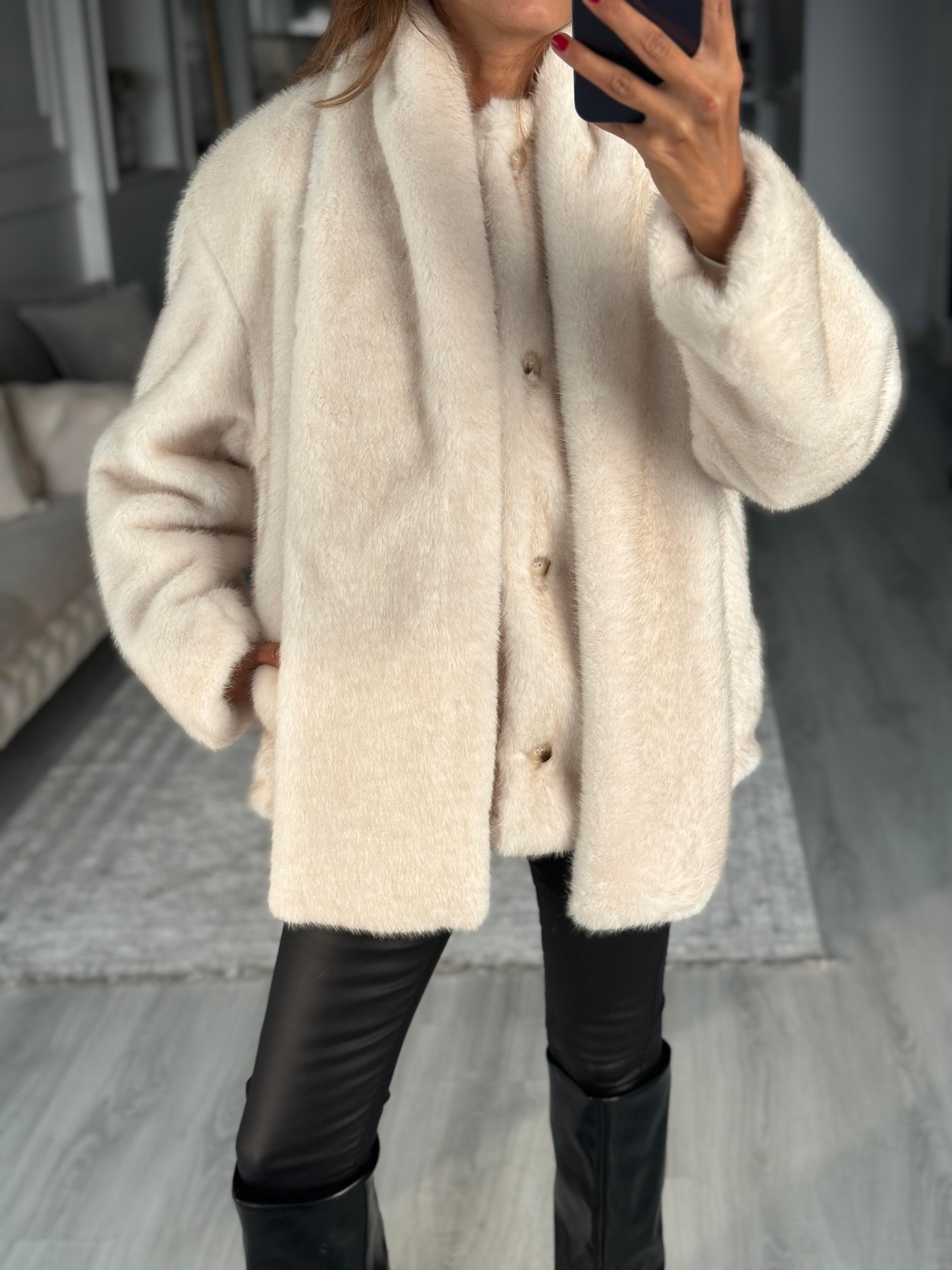 Taş Önü Düğmeli Atkılı Kadın Kürk Mont