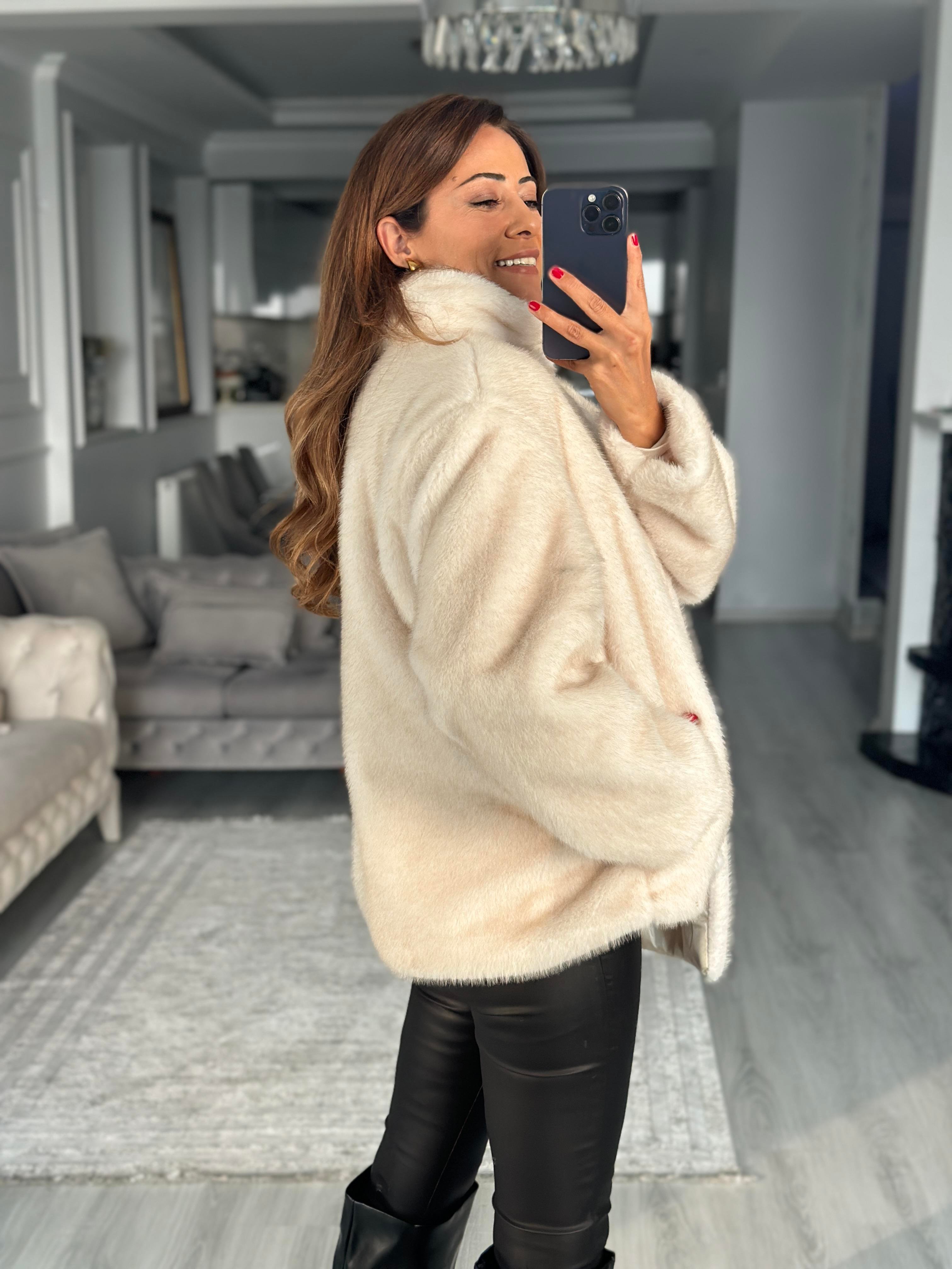 Taş Önü Düğmeli Atkılı Kadın Kürk Mont