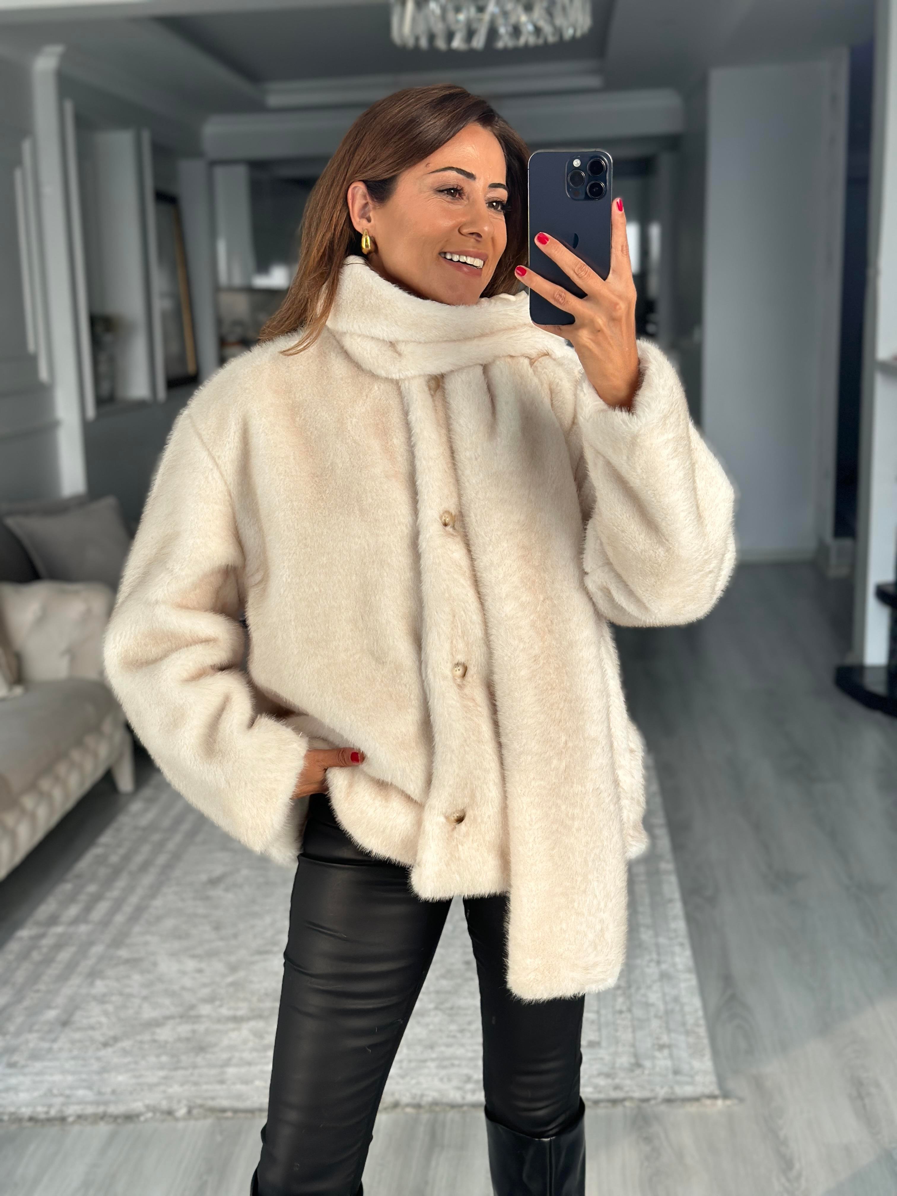 Taş Önü Düğmeli Atkılı Kadın Kürk Mont