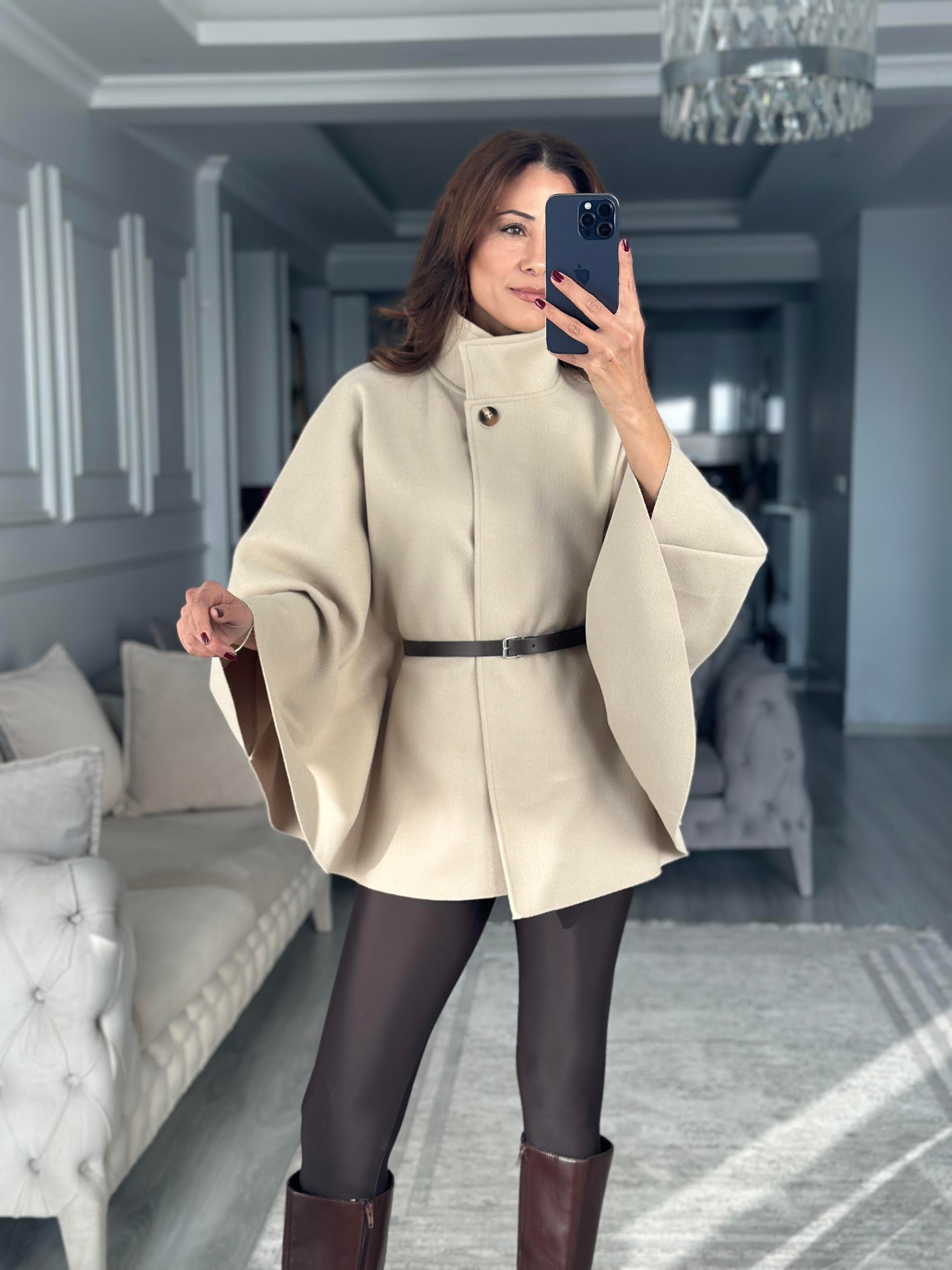 Taş Tek Düğmeli Dik Yaka Kemerli Kadın Kaşe Panço