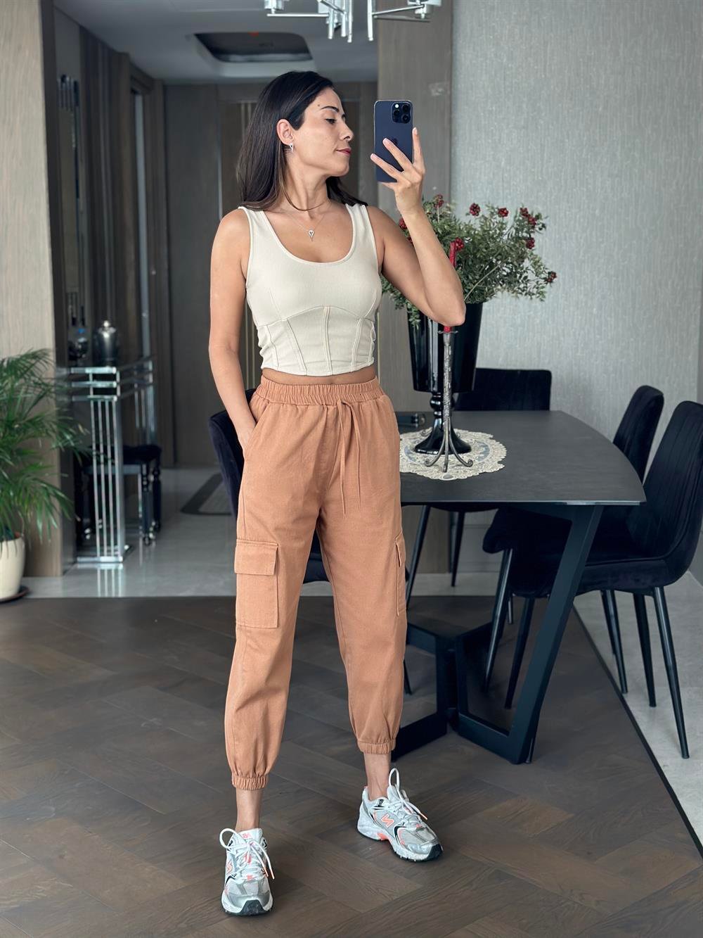 Taş U Yaka Önü Biyeli Kadın Crop