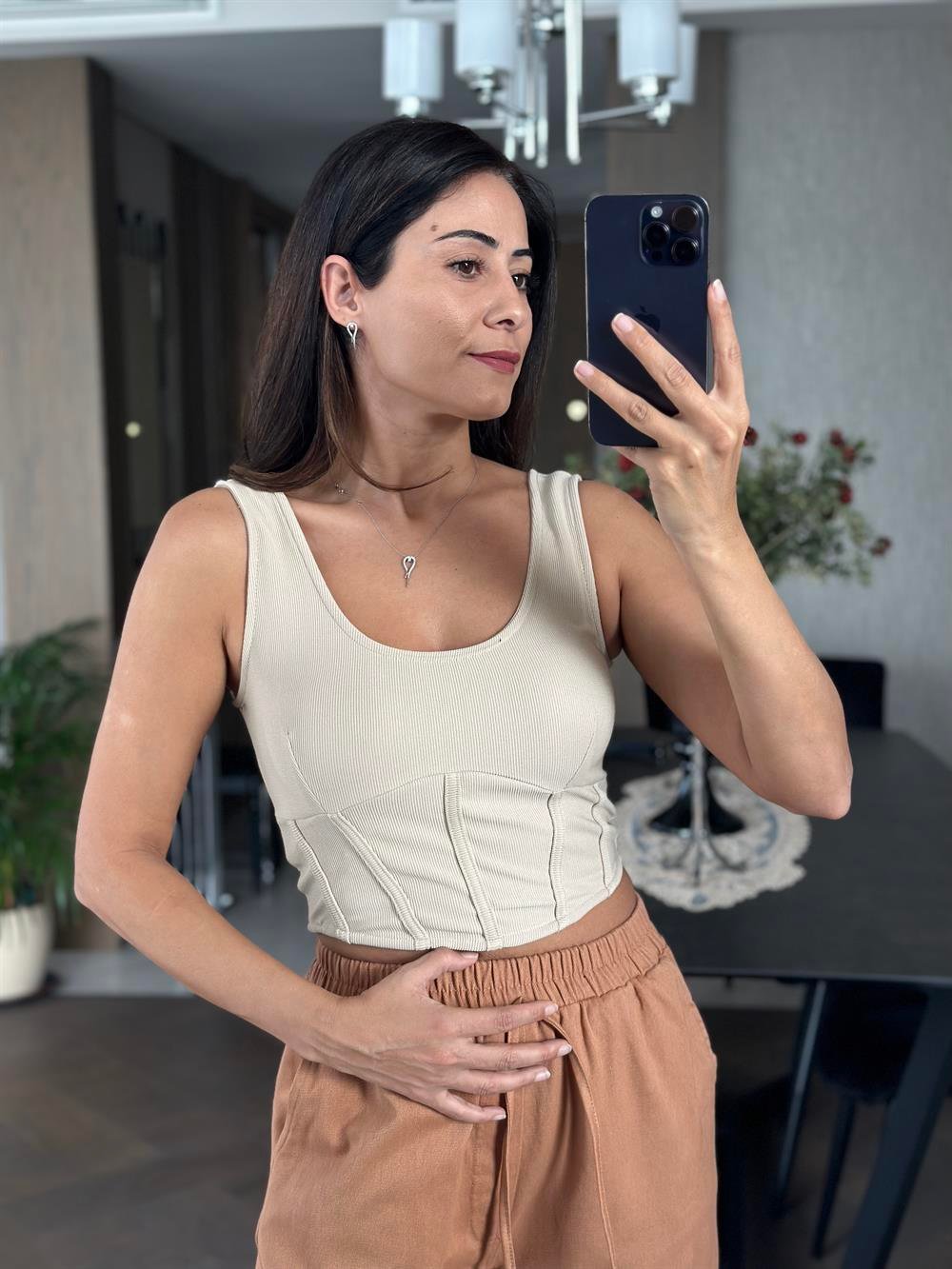Taş U Yaka Önü Biyeli Kadın Crop