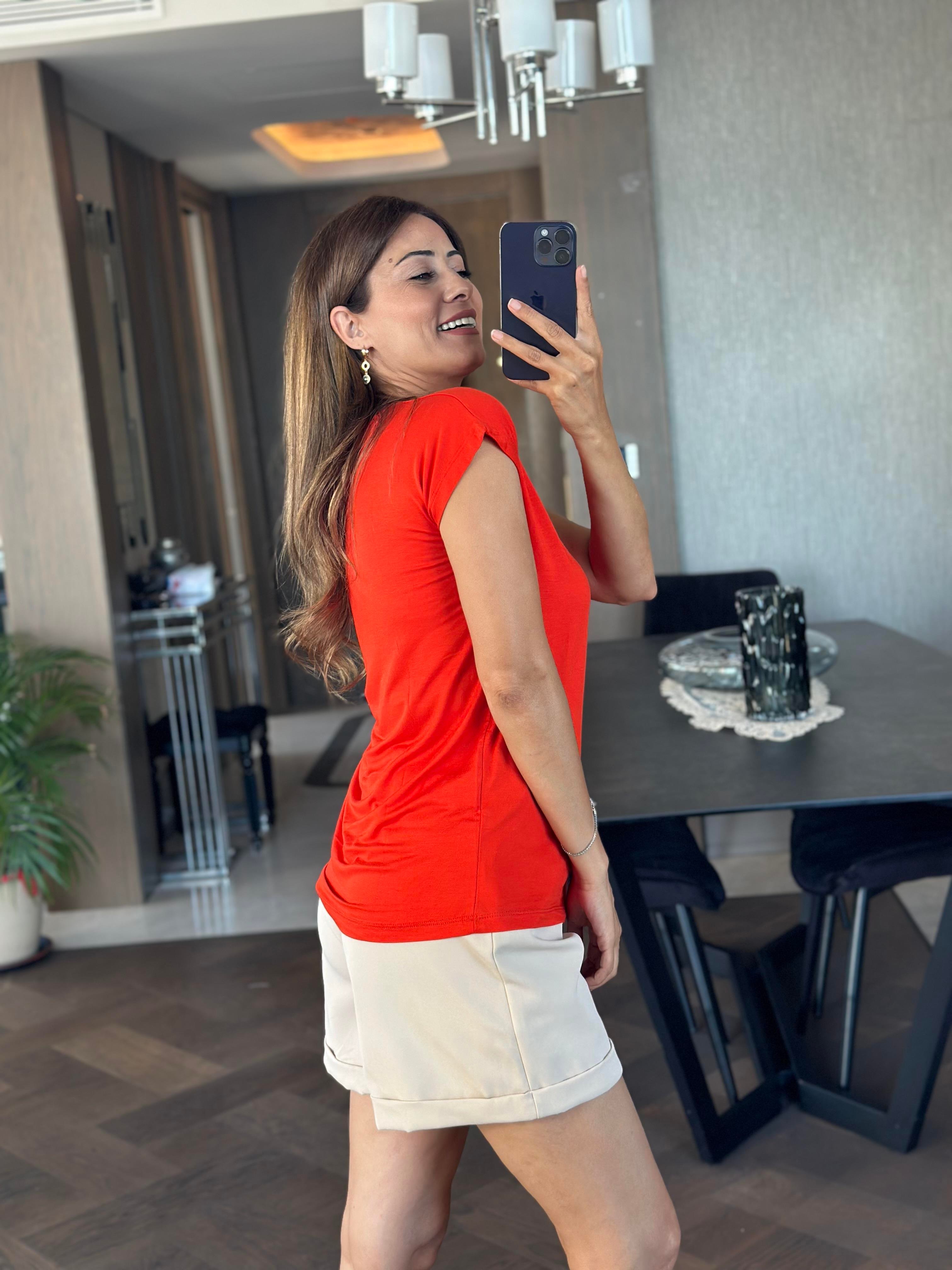 Turuncu V Yaka Kısa Yarasa Kol Basic Kadın T-Shirt