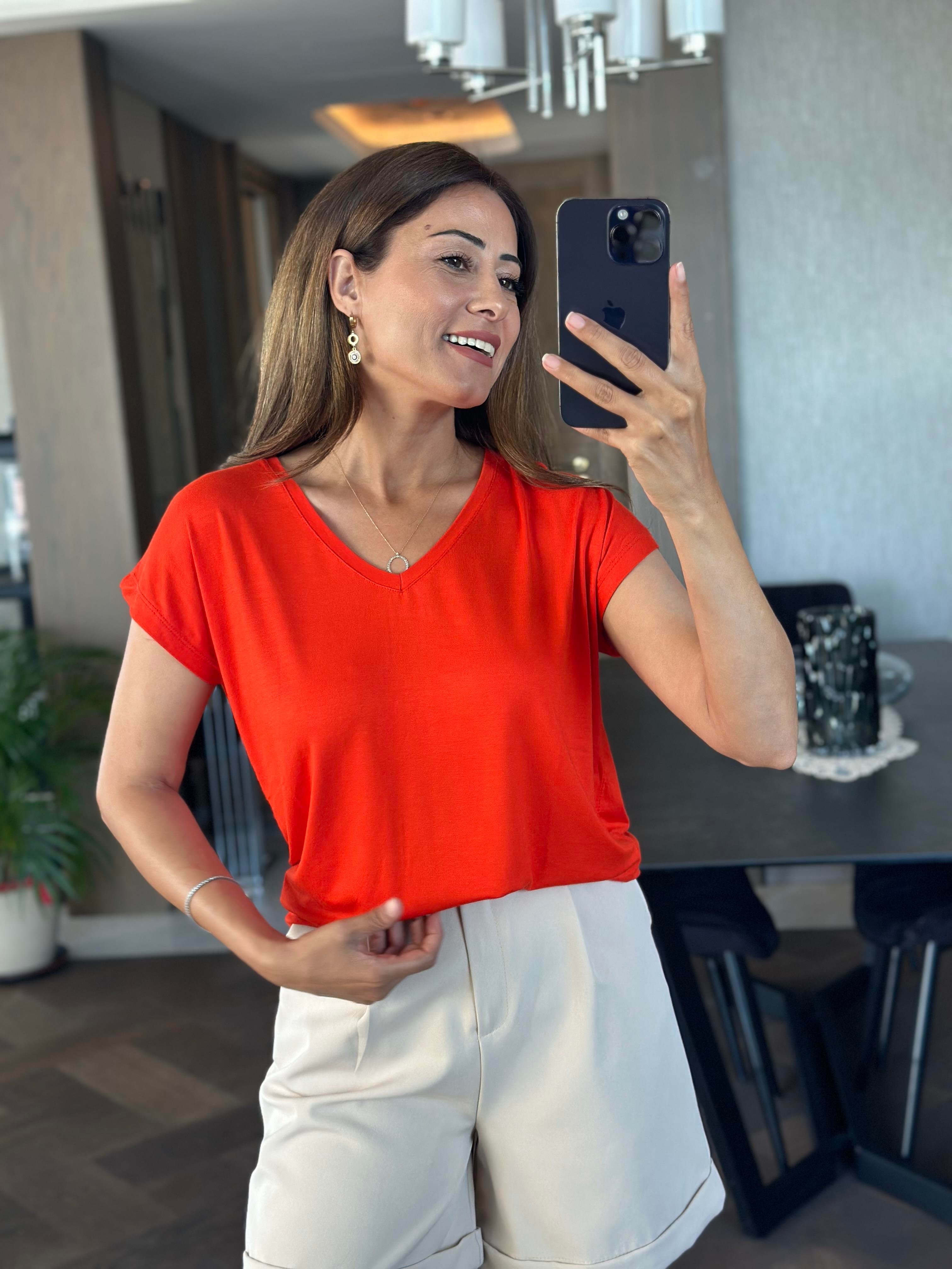 Turuncu V Yaka Kısa Yarasa Kol Basic Kadın T-Shirt