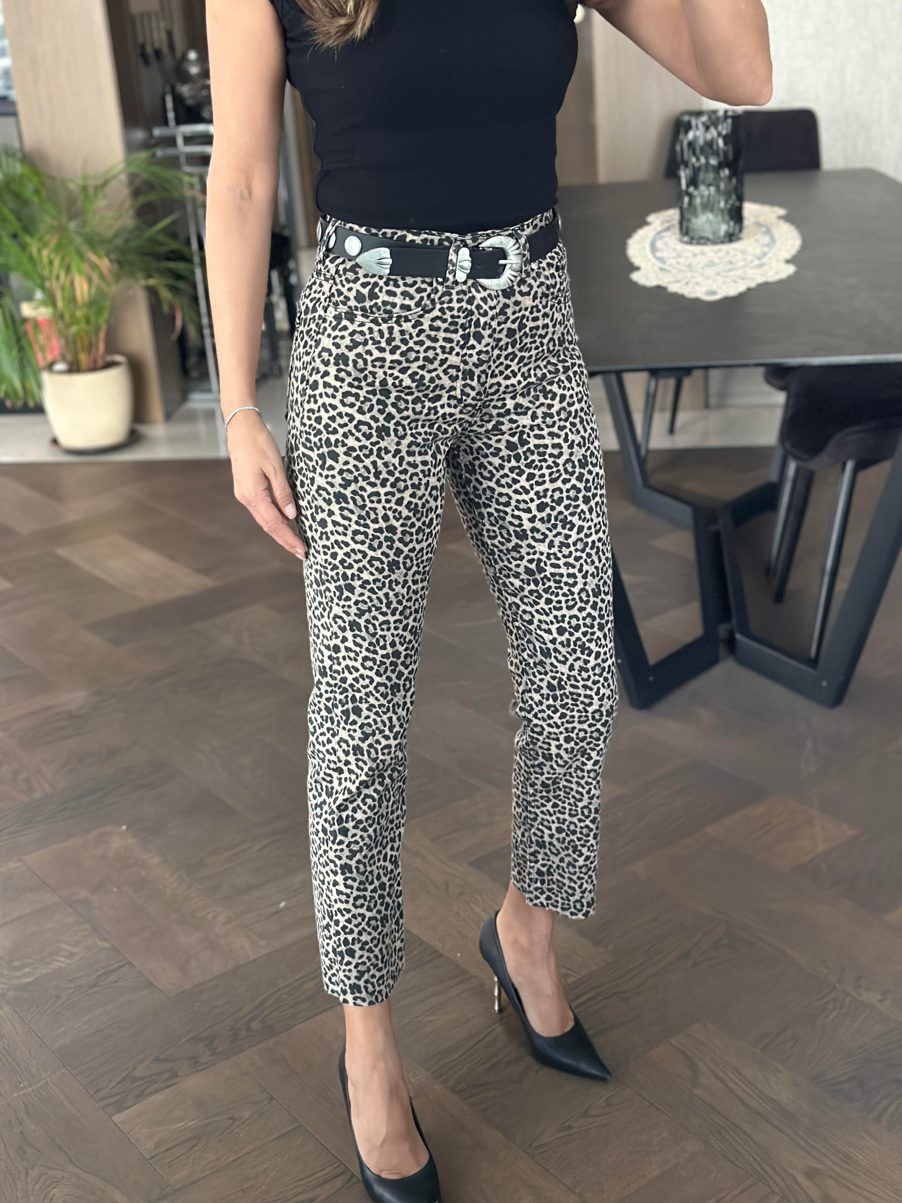 Vizon Leopar Desen Marka Model Kesik Paça Boy Fit Kadın Jean Pantolon