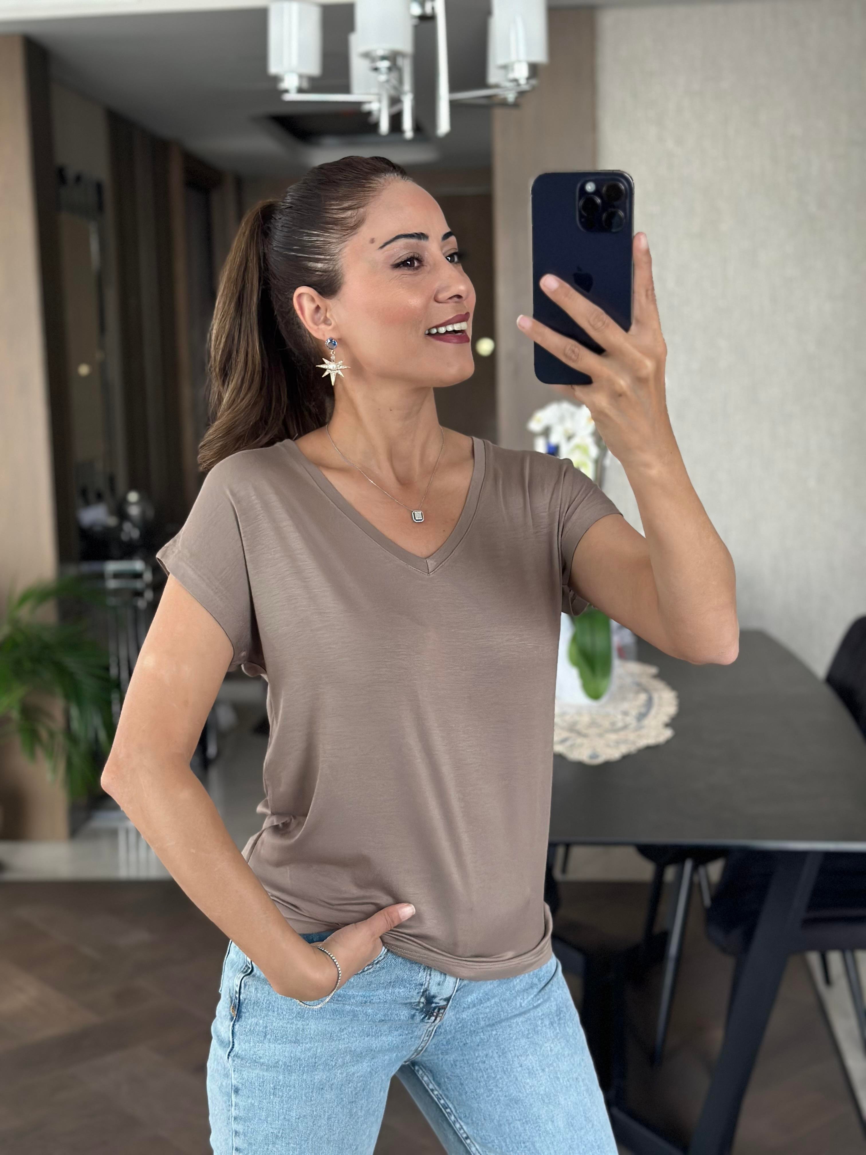 Vizon V Yaka Kısa Yarasa Kol Basic Kadın T-Shirt