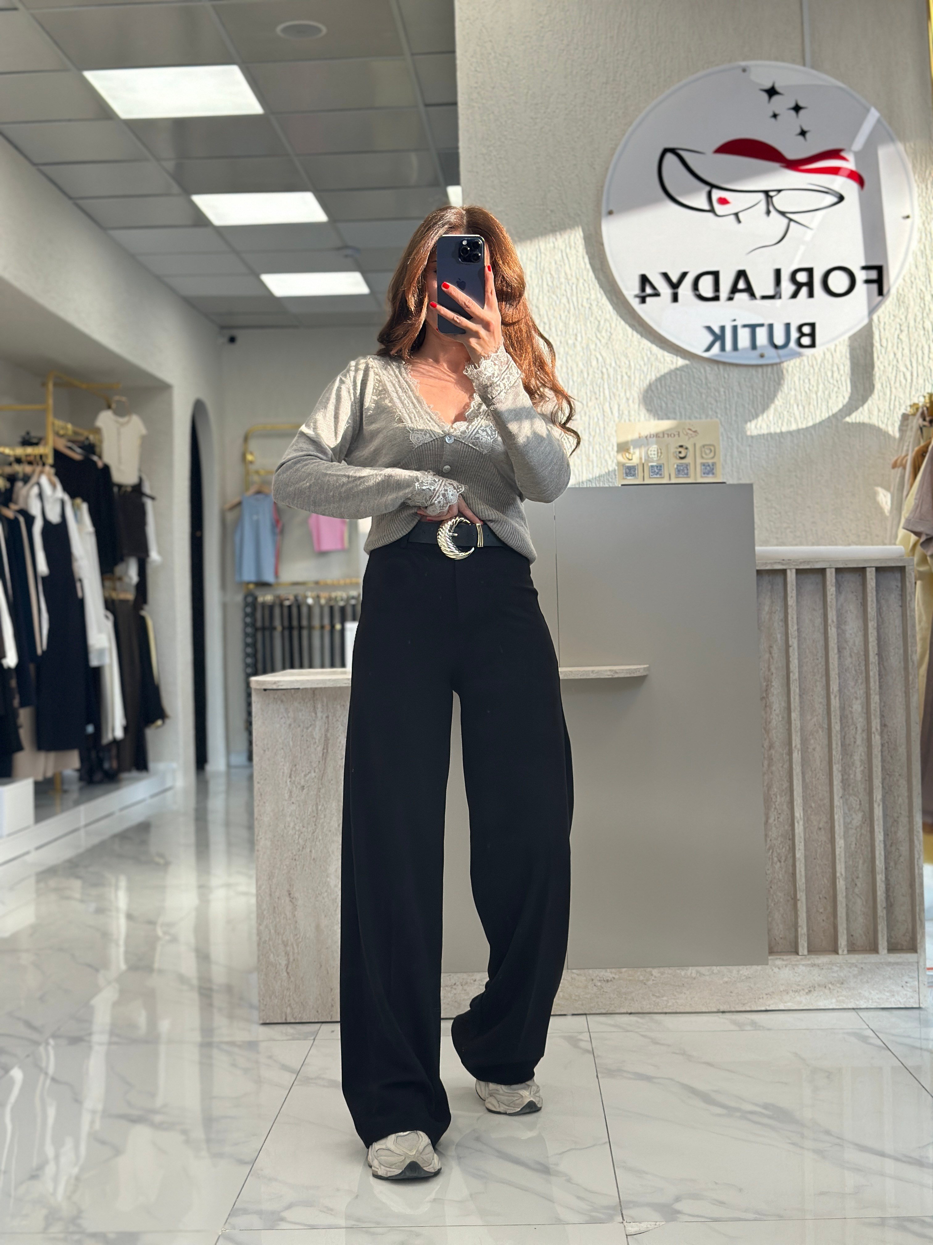 Vizon Yakası Ve Kolu Dantelli Düğmeli Kadın Hırka 