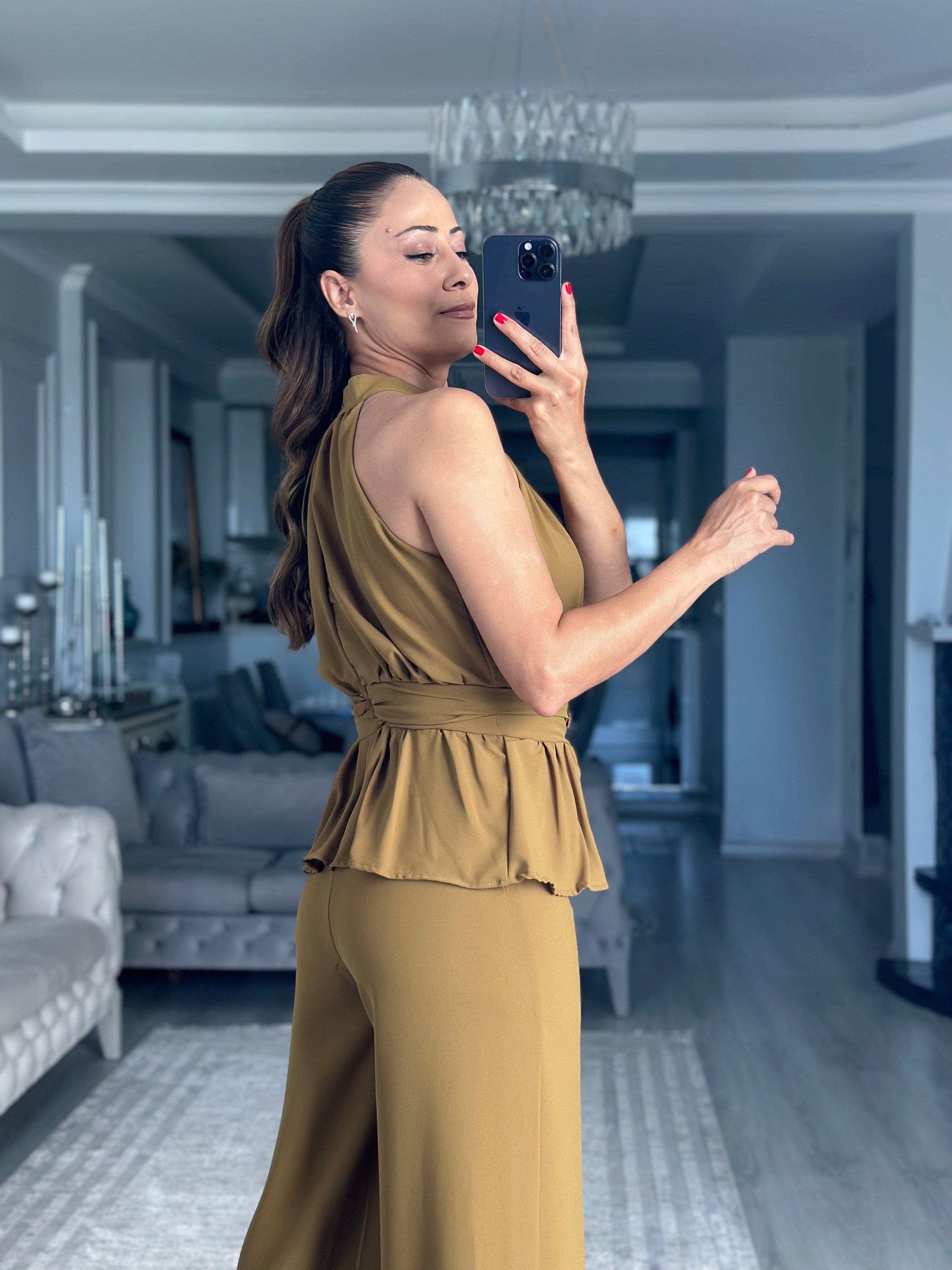 Yağ Yeşili Halter Yaka Beli Broşlu Kadın Tulum