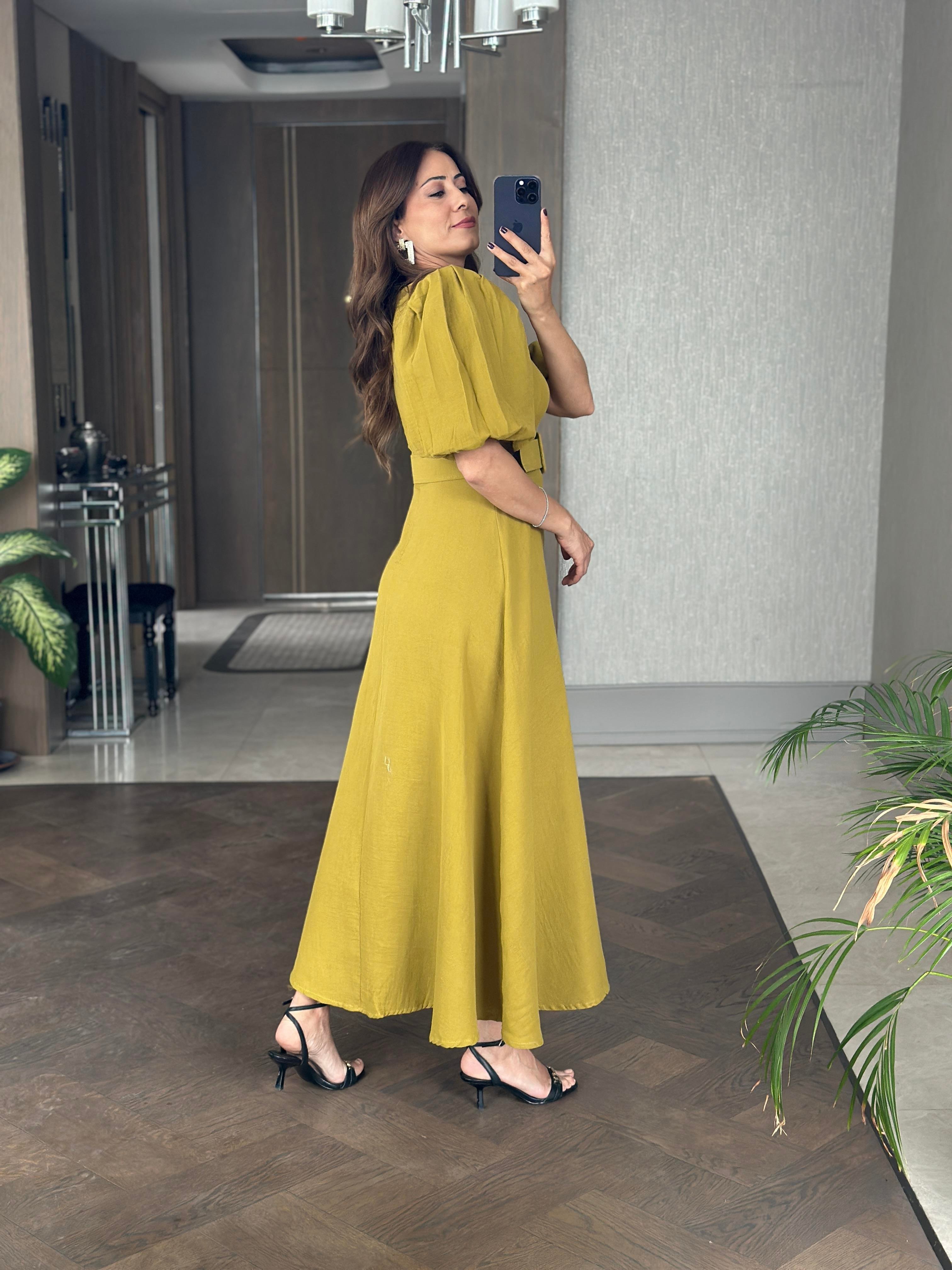 Yağ Yeşili Prenses Kol Vatkalı Kemerli Müslin Kumaş Kadın Midi Boy Elbise