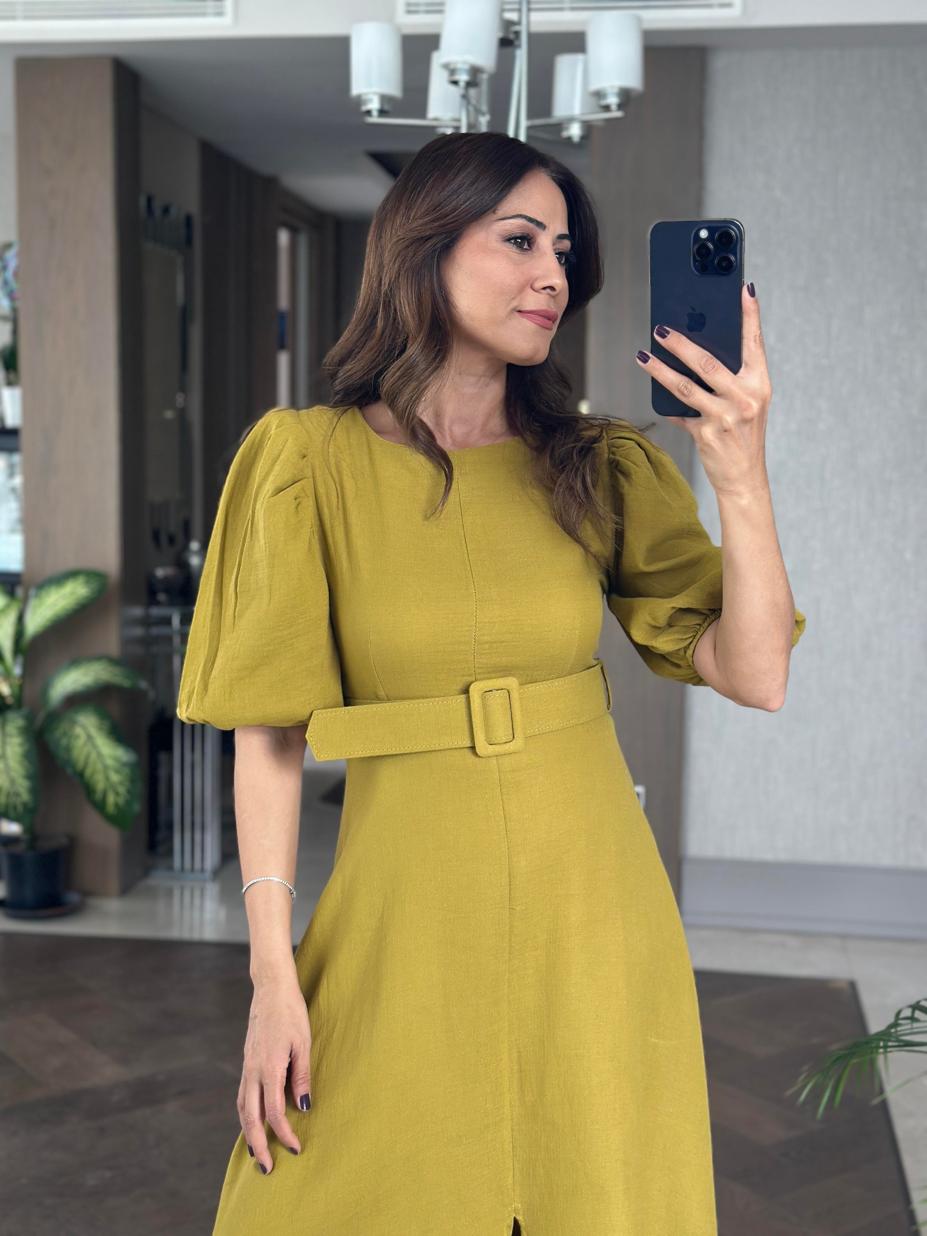 Yağ Yeşili Prenses Kol Vatkalı Kemerli Müslin Kumaş Kadın Midi Boy Elbise