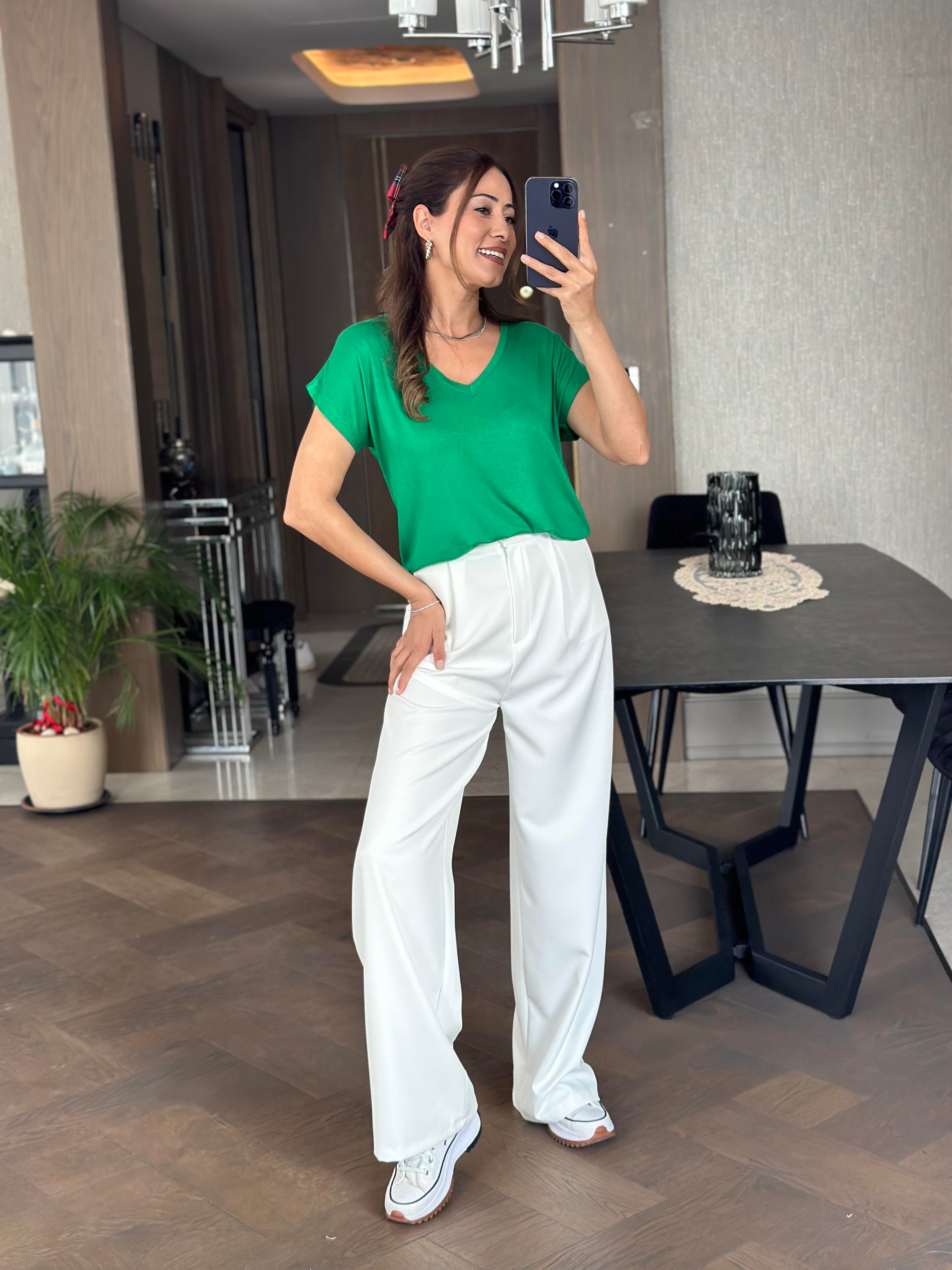 Yeşil V Yaka Kısa Yarasa Kol Basic Kadın T-Shirt