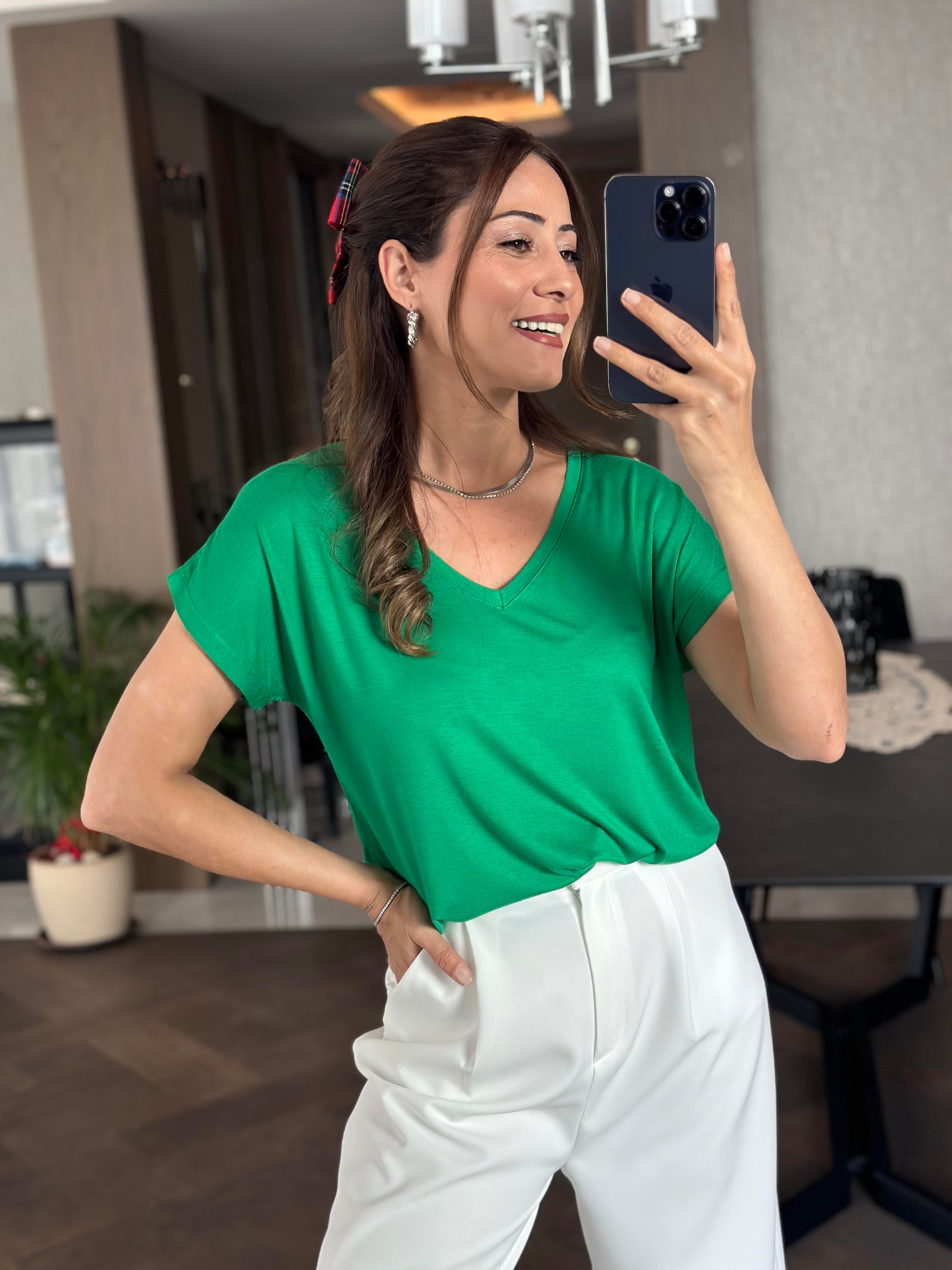 Yeşil V Yaka Kısa Yarasa Kol Basic Kadın T-Shirt