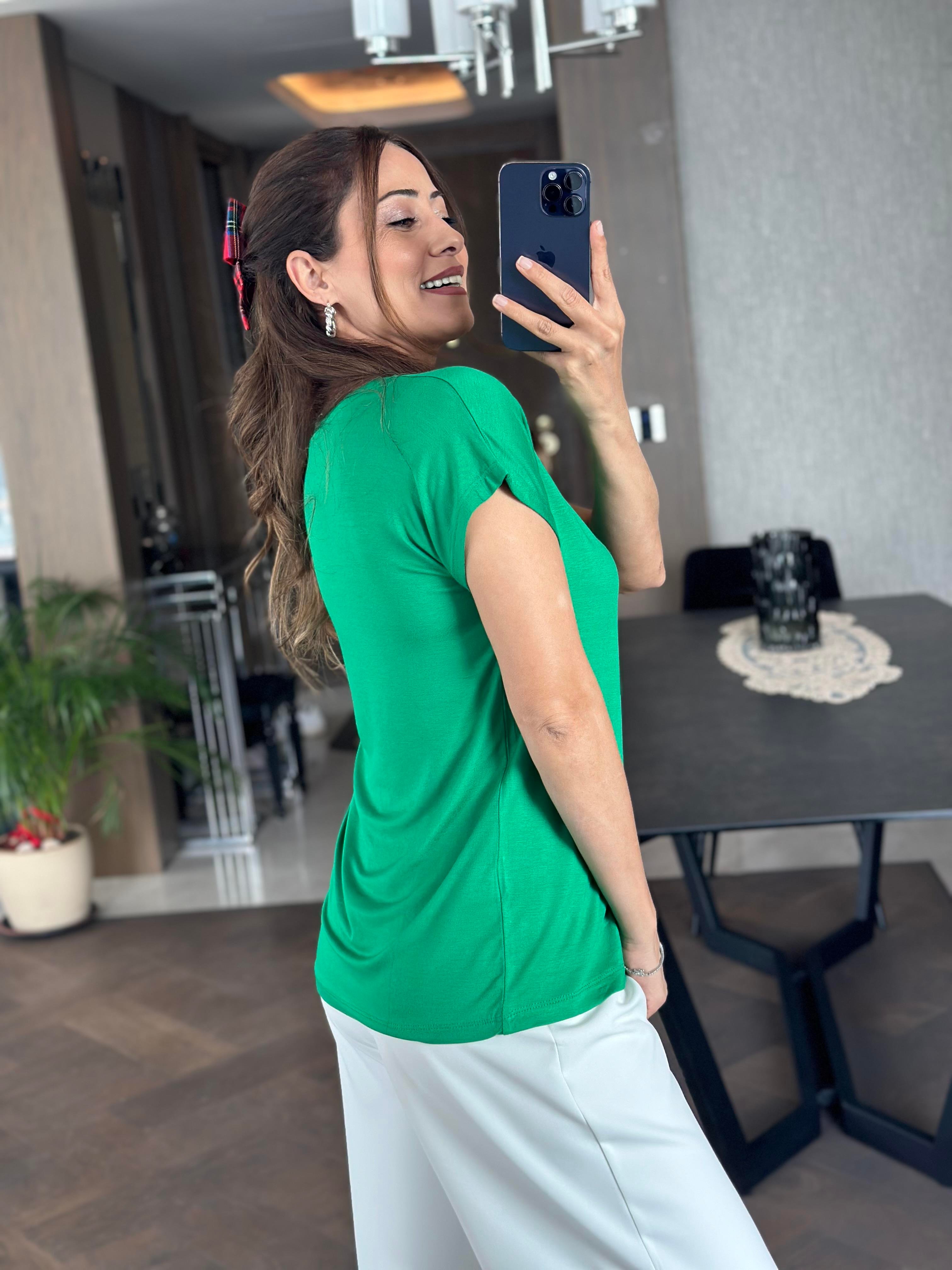 Yeşil V Yaka Kısa Yarasa Kol Basic Kadın T-Shirt