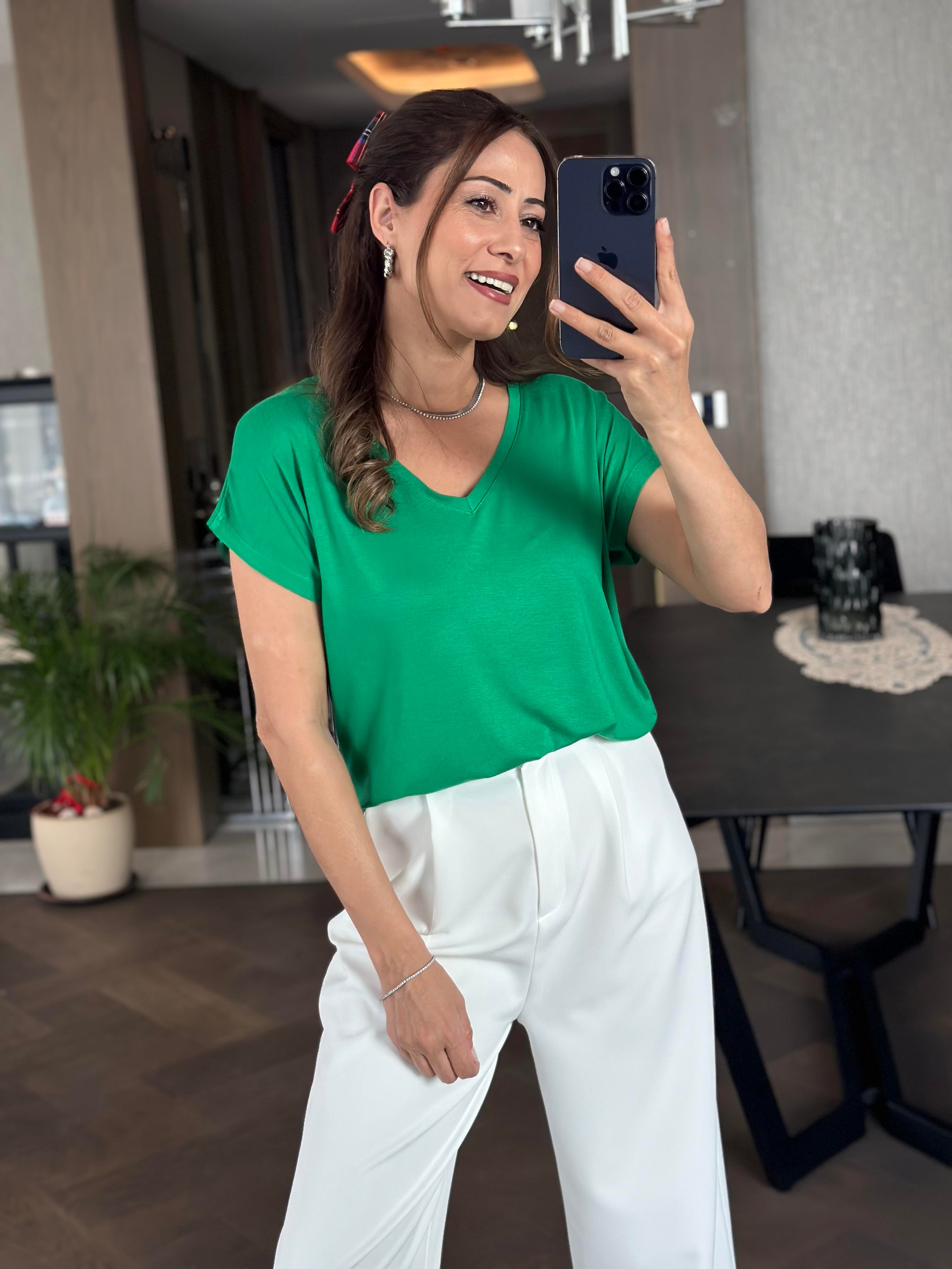 Yeşil V Yaka Kısa Yarasa Kol Basic Kadın T-Shirt