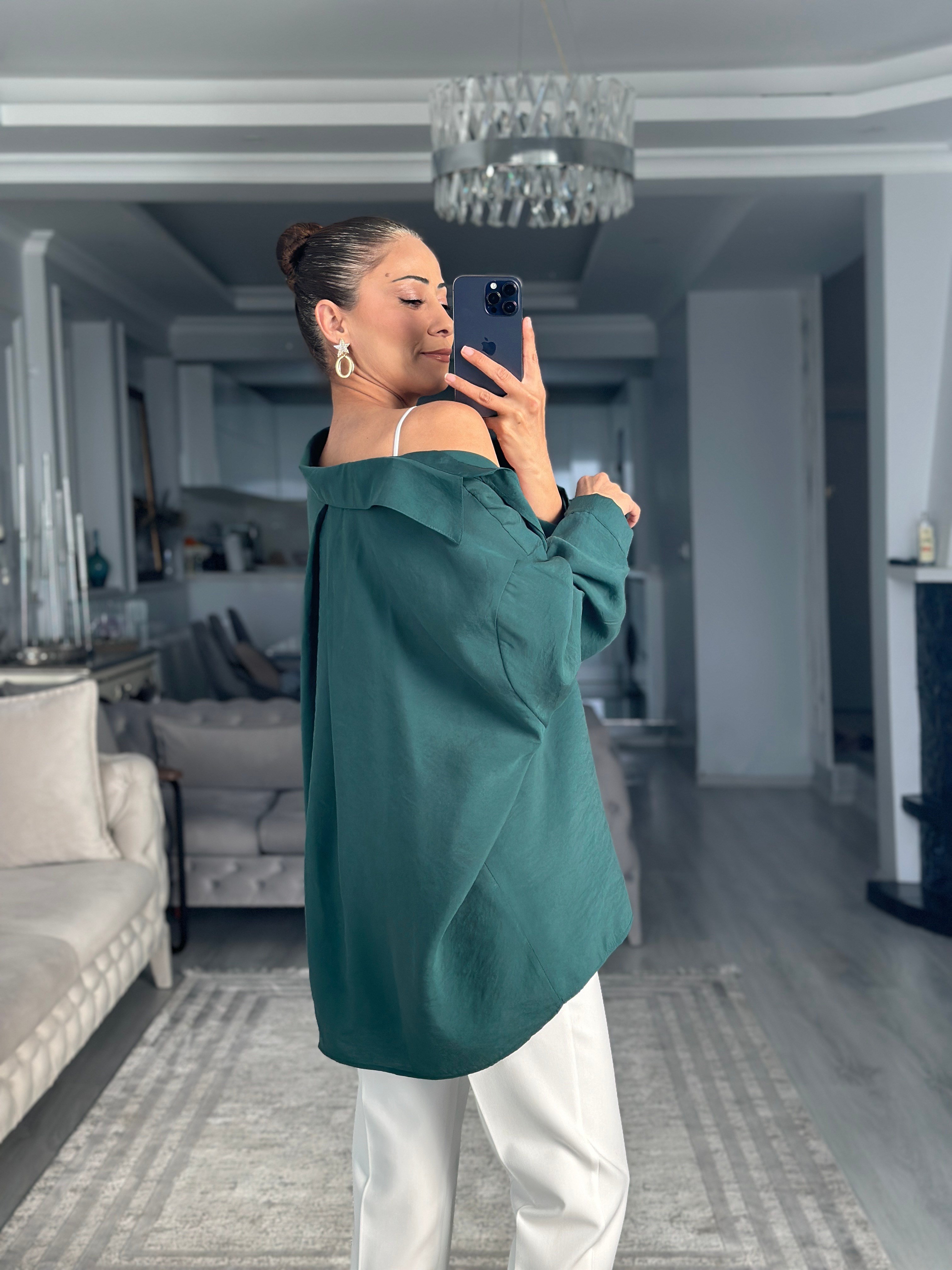 Zümrüt Düşük Omuzlu Oversize Kadın Gömlek