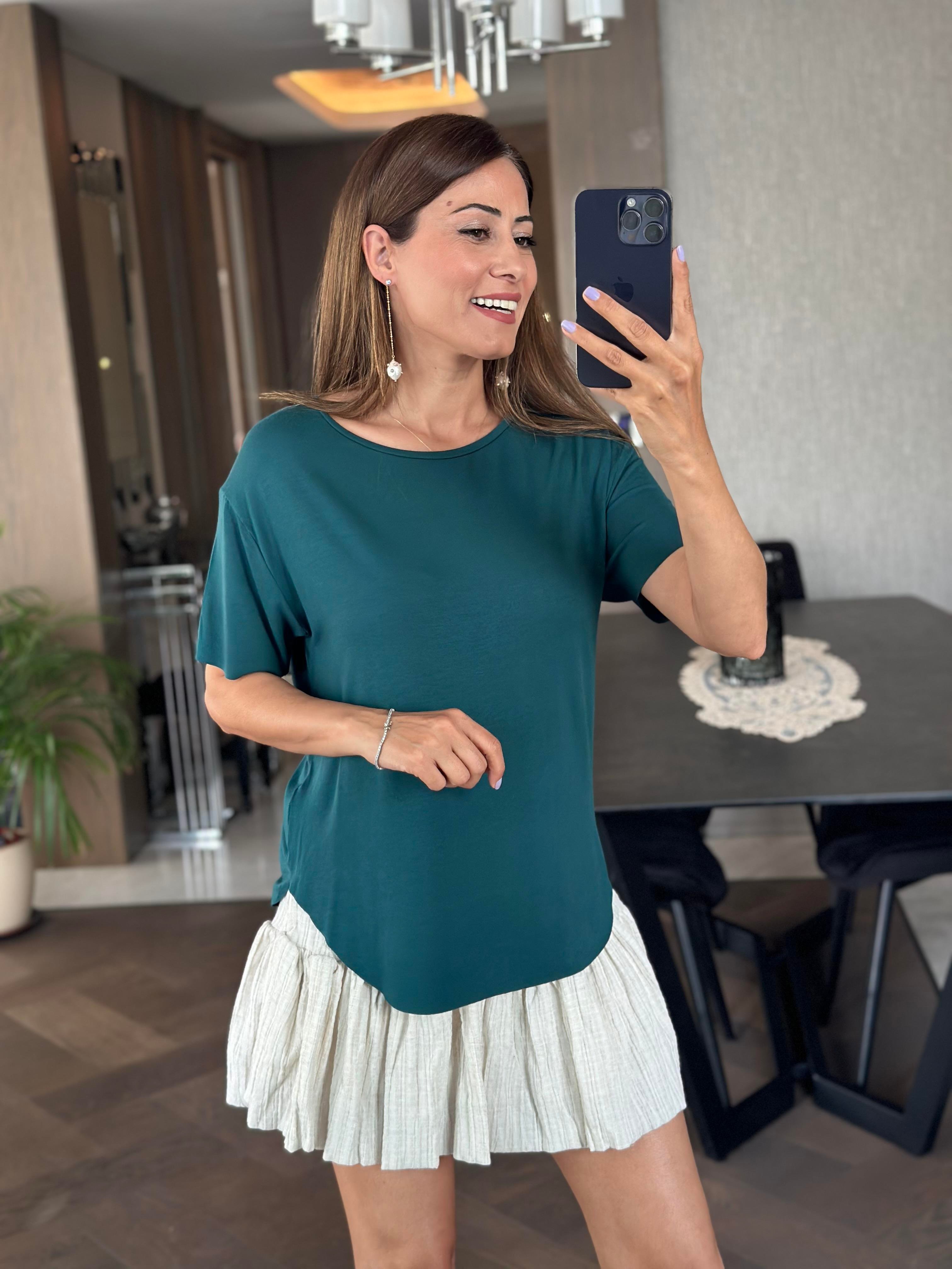 Zümrüt Yeşili Bisiklet Yaka  Kolu Ve Eteği Lazer Kesim Kadın T-Shirt