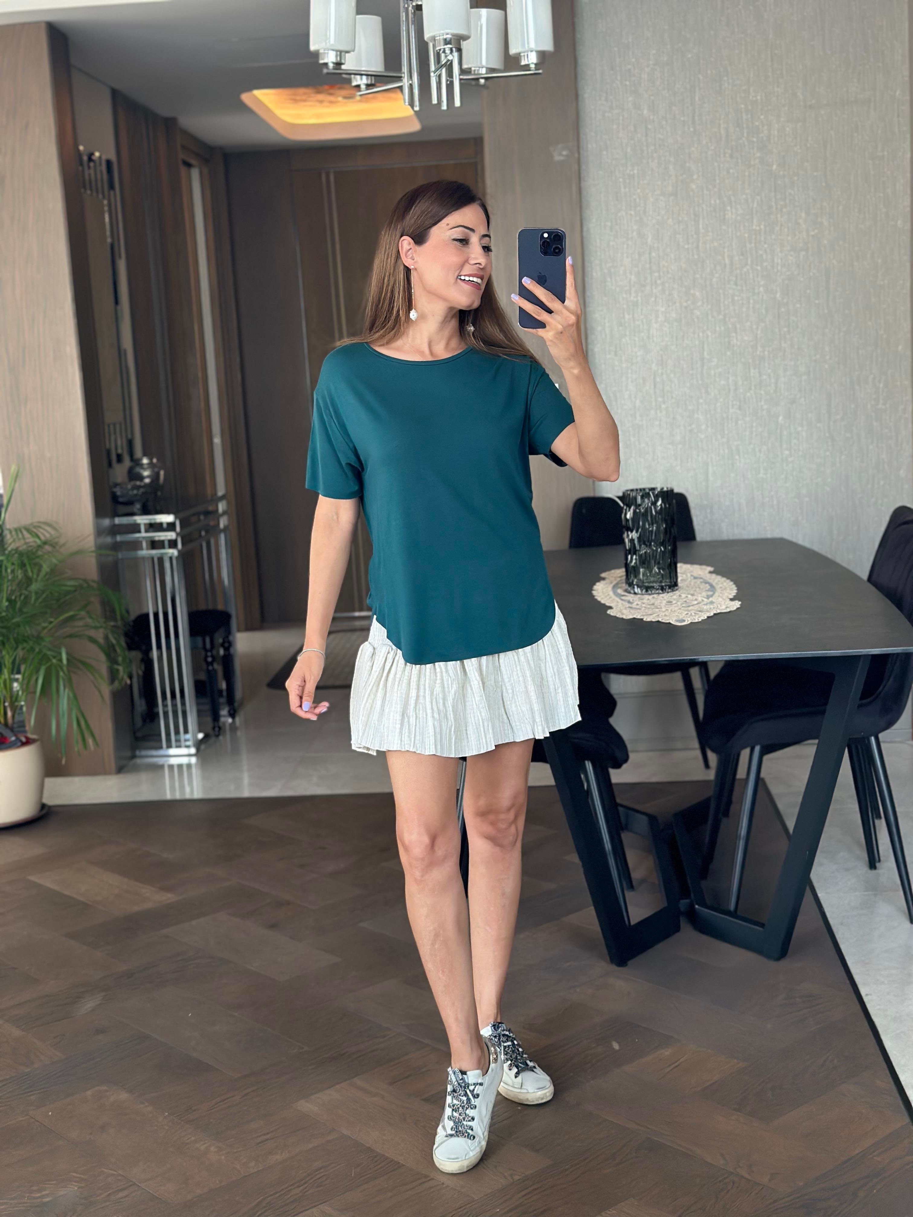 Zümrüt Yeşili Bisiklet Yaka  Kolu Ve Eteği Lazer Kesim Kadın T-Shirt
