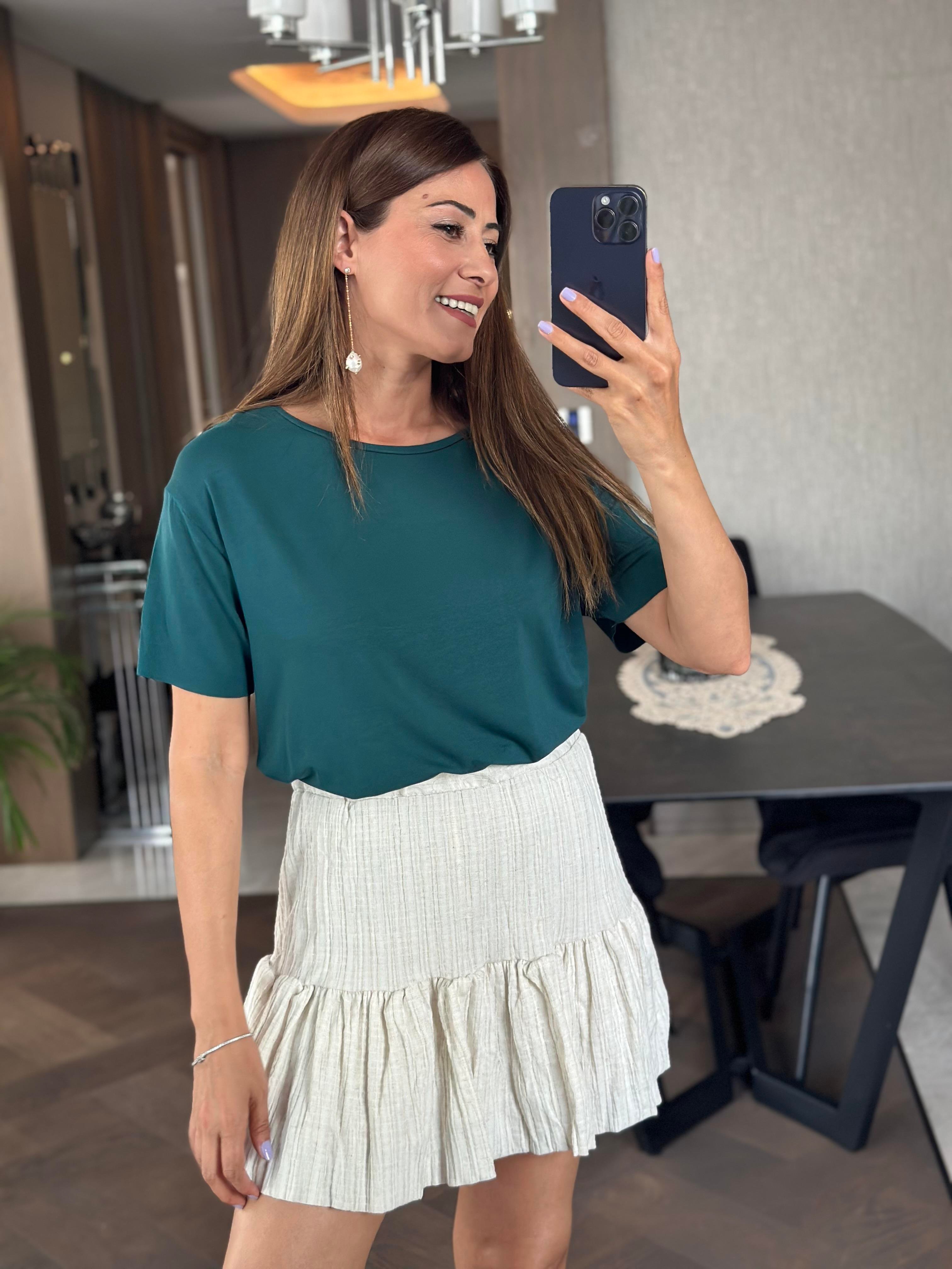 Zümrüt Yeşili Bisiklet Yaka  Kolu Ve Eteği Lazer Kesim Kadın T-Shirt