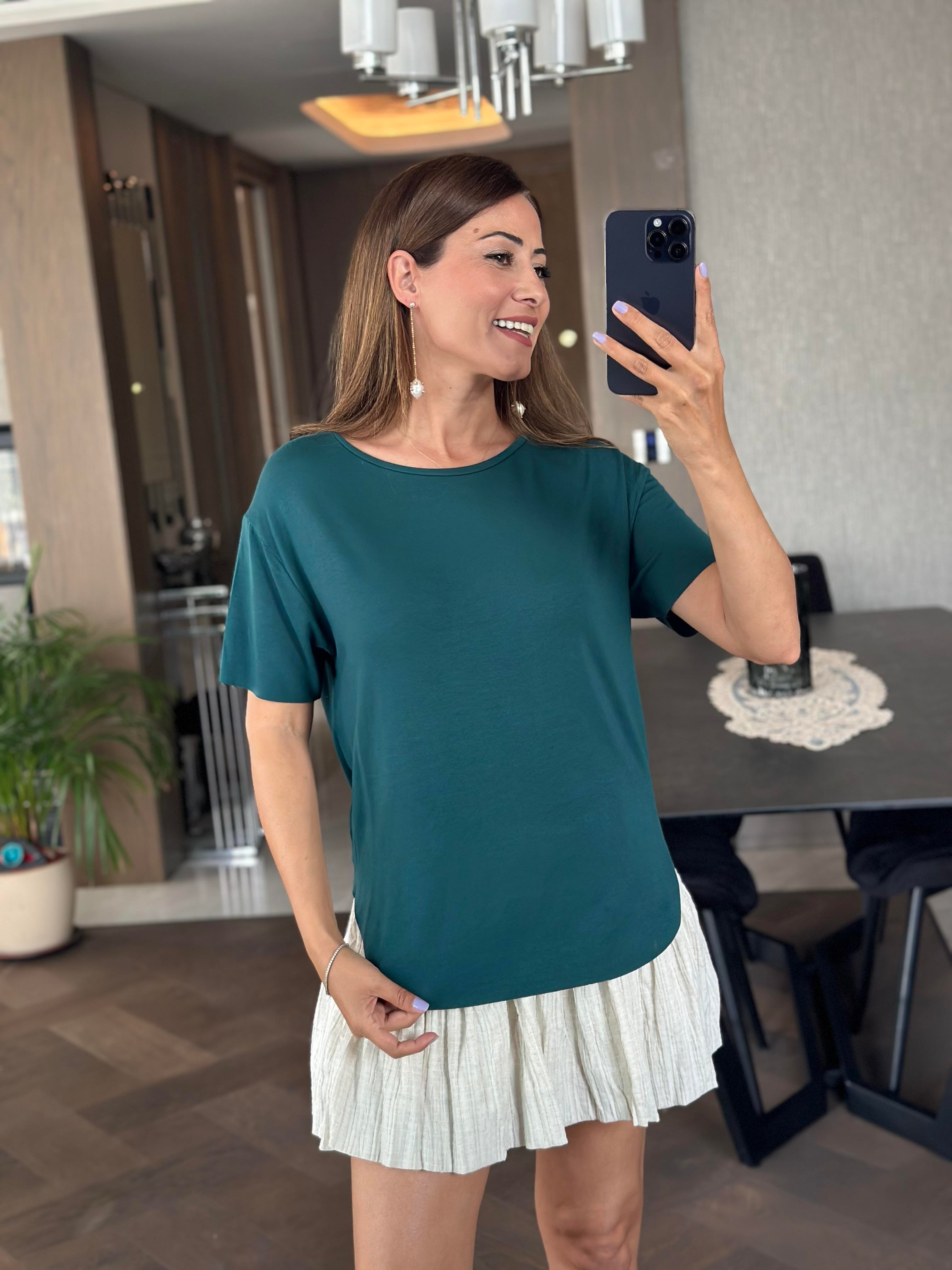 Zümrüt Yeşili Bisiklet Yaka  Kolu Ve Eteği Lazer Kesim Kadın T-Shirt