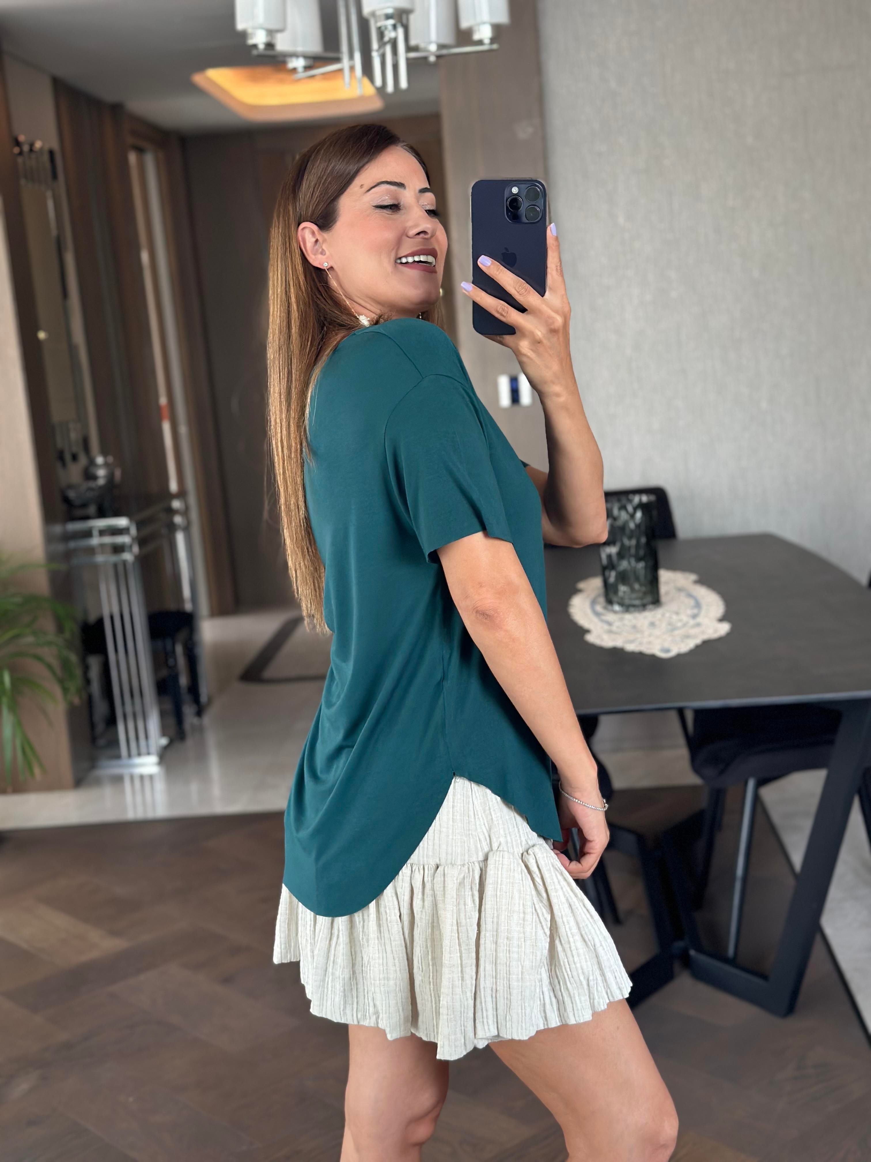 Zümrüt Yeşili Bisiklet Yaka  Kolu Ve Eteği Lazer Kesim Kadın T-Shirt
