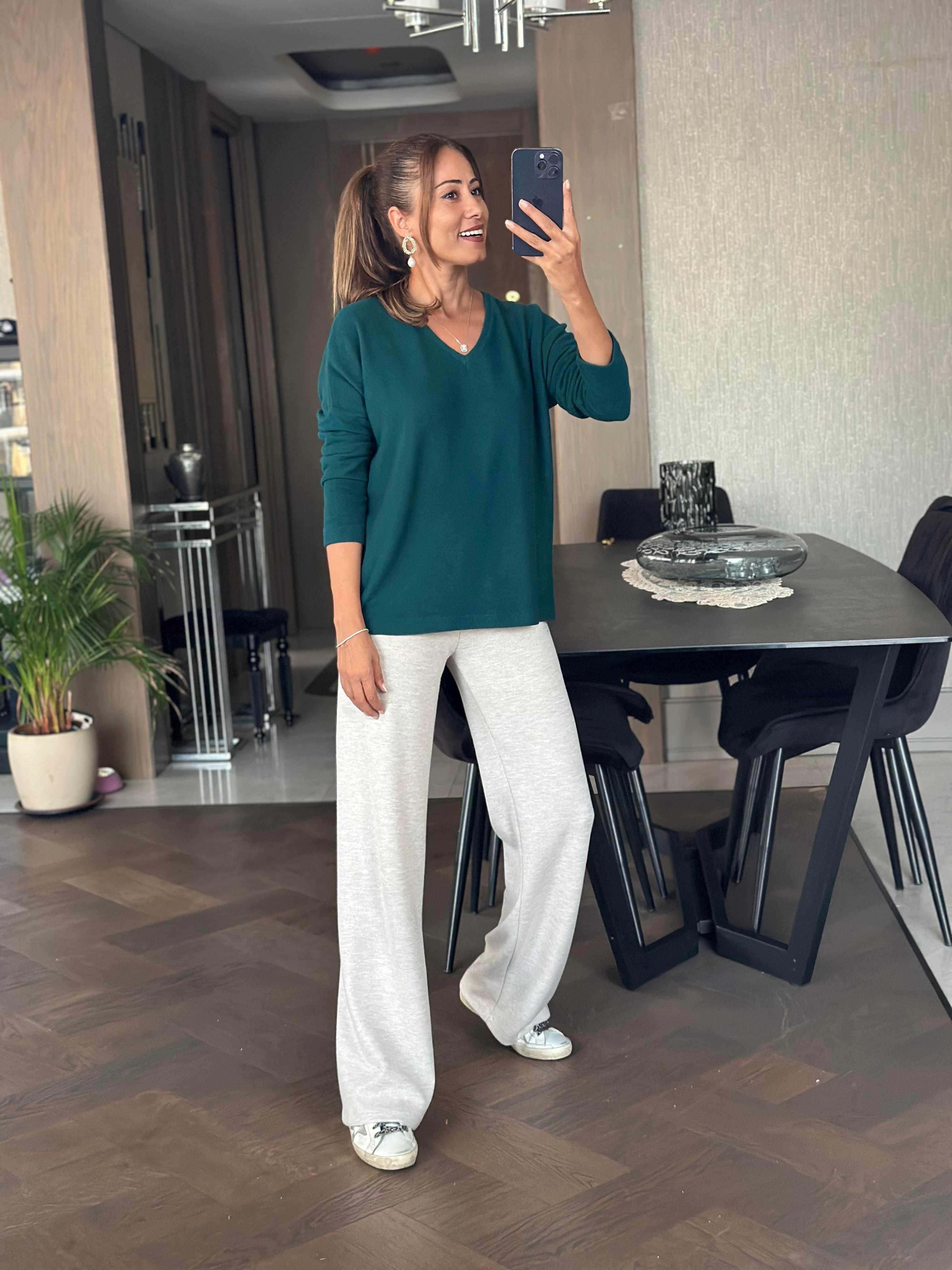 Zümrüt Yeşili V Yaka Uzun Kol Yumoş Kadın Bluz