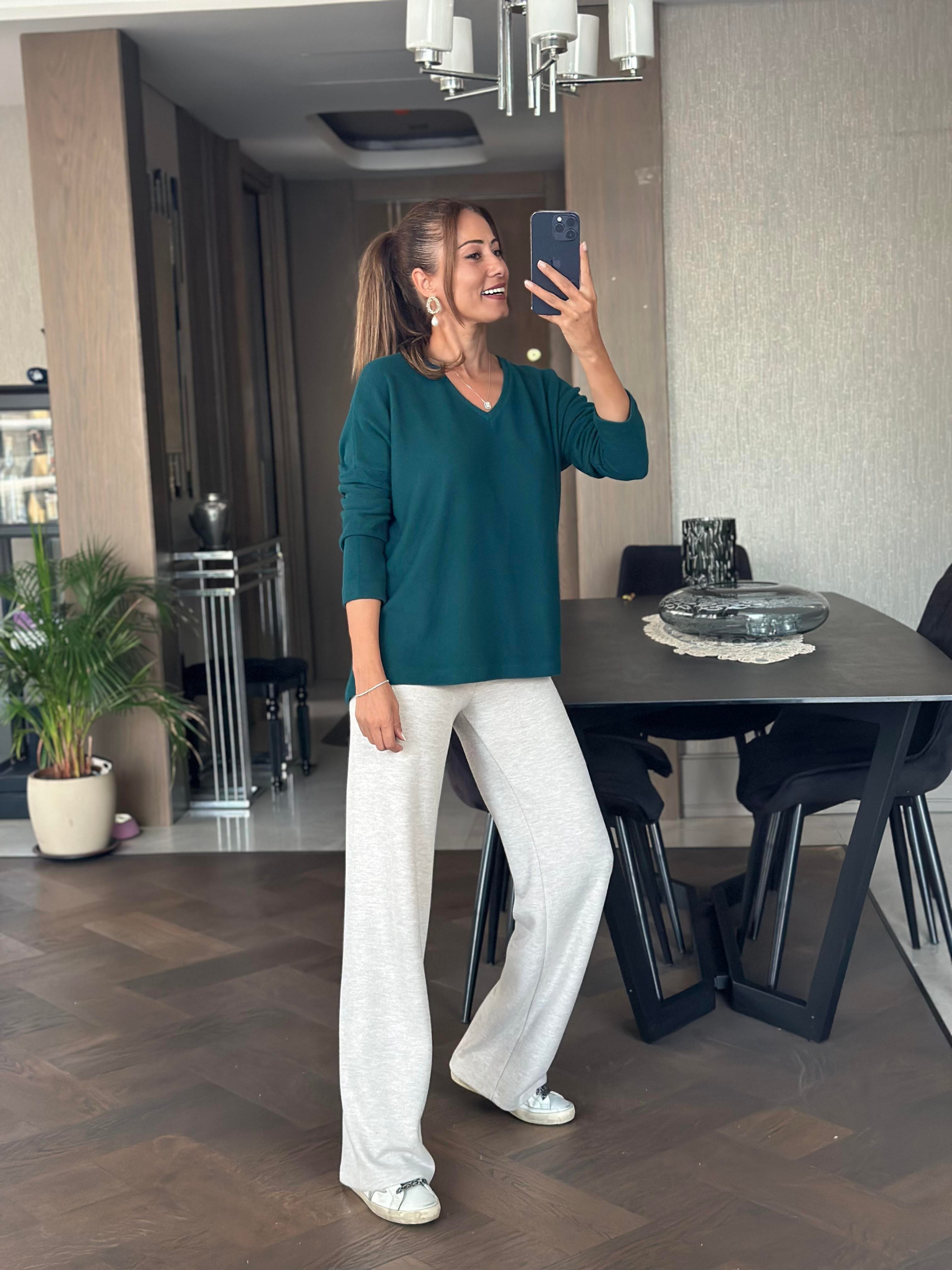 Zümrüt Yeşili V Yaka Uzun Kol Yumoş Kadın Bluz