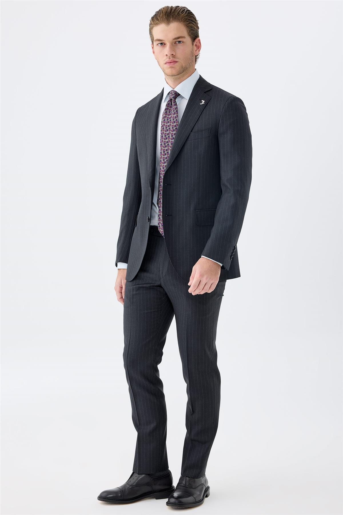 Antrasit Gri Çizgili Yün Takım Elbise 