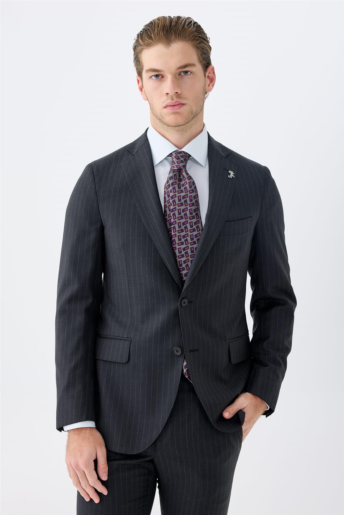 Antrasit Gri Çizgili Yün Takım Elbise 