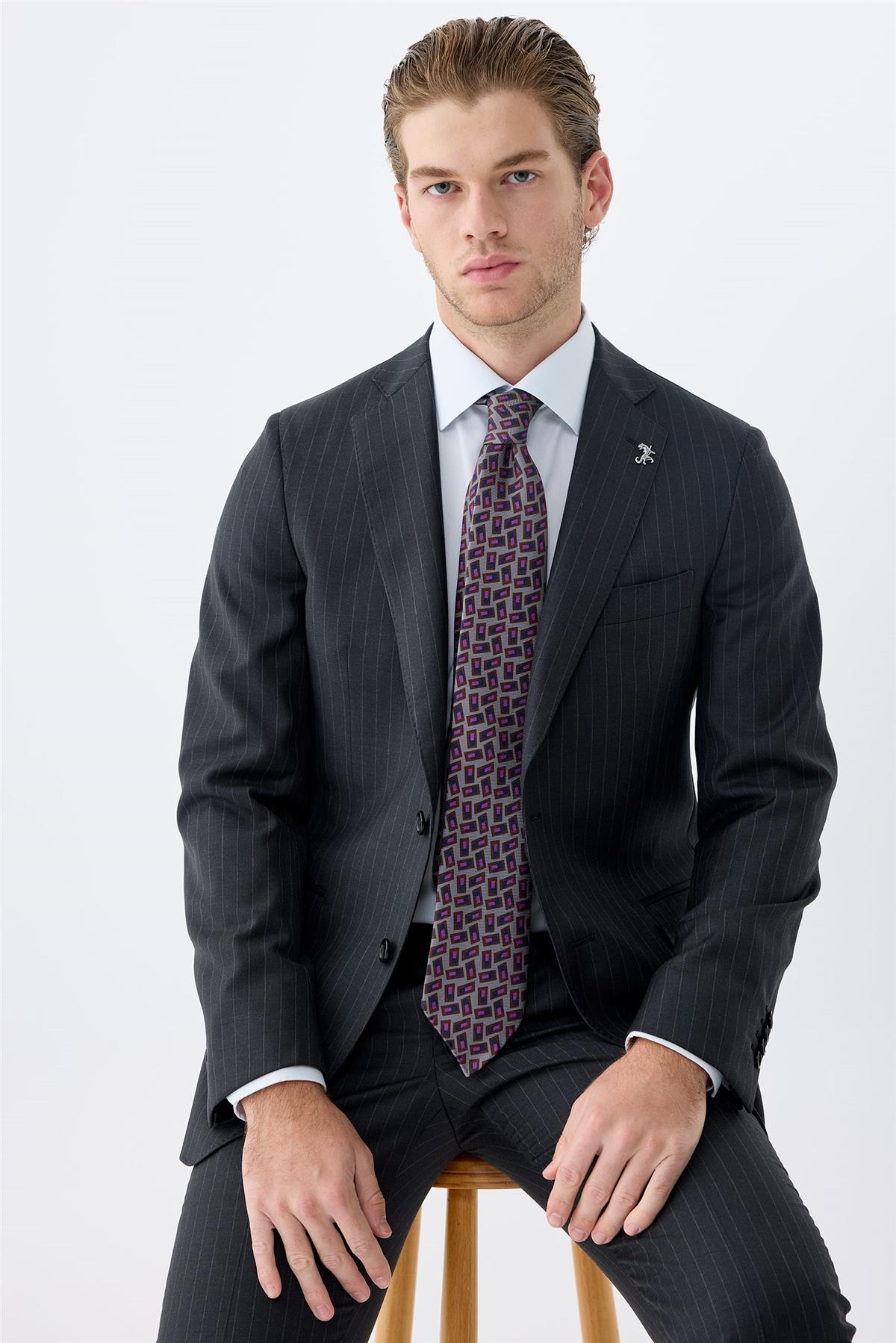 Antrasit Gri Çizgili Yün Takım Elbise 