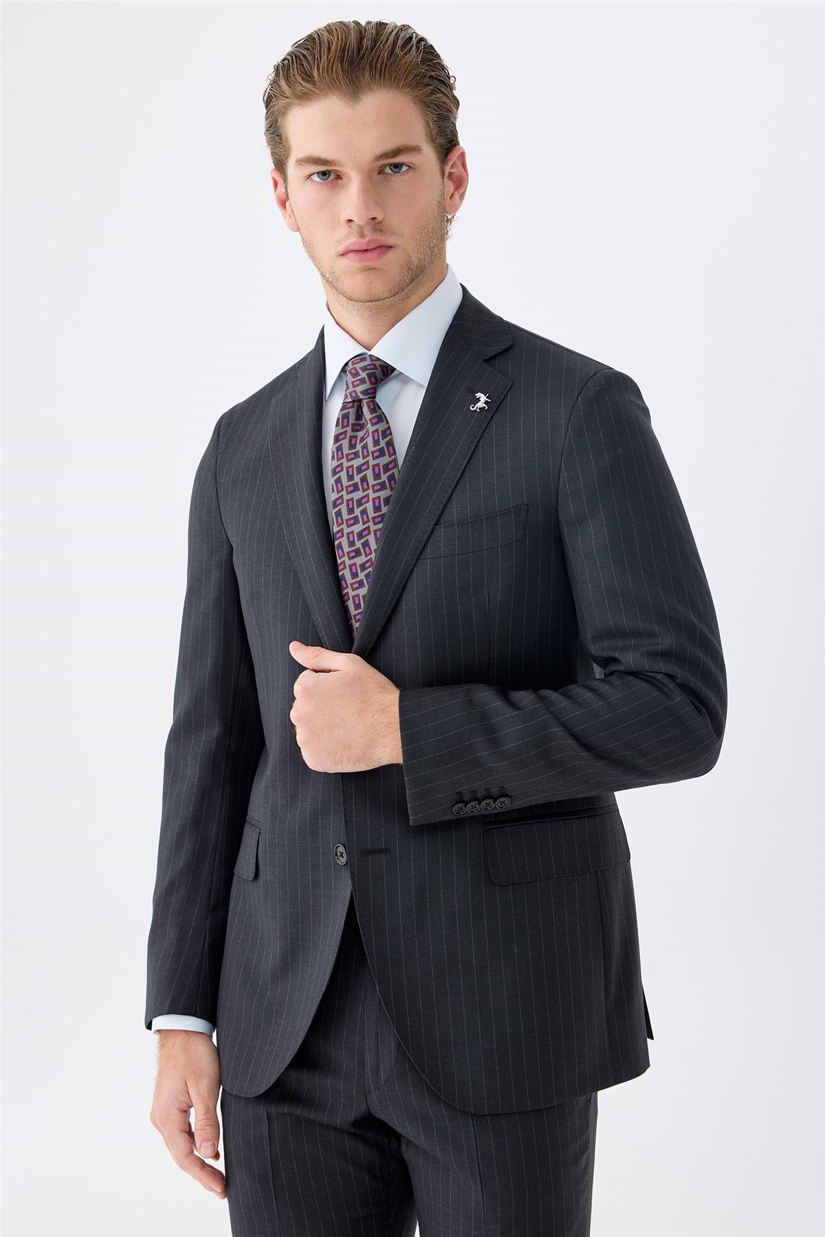 Antrasit Gri Çizgili Yün Takım Elbise 