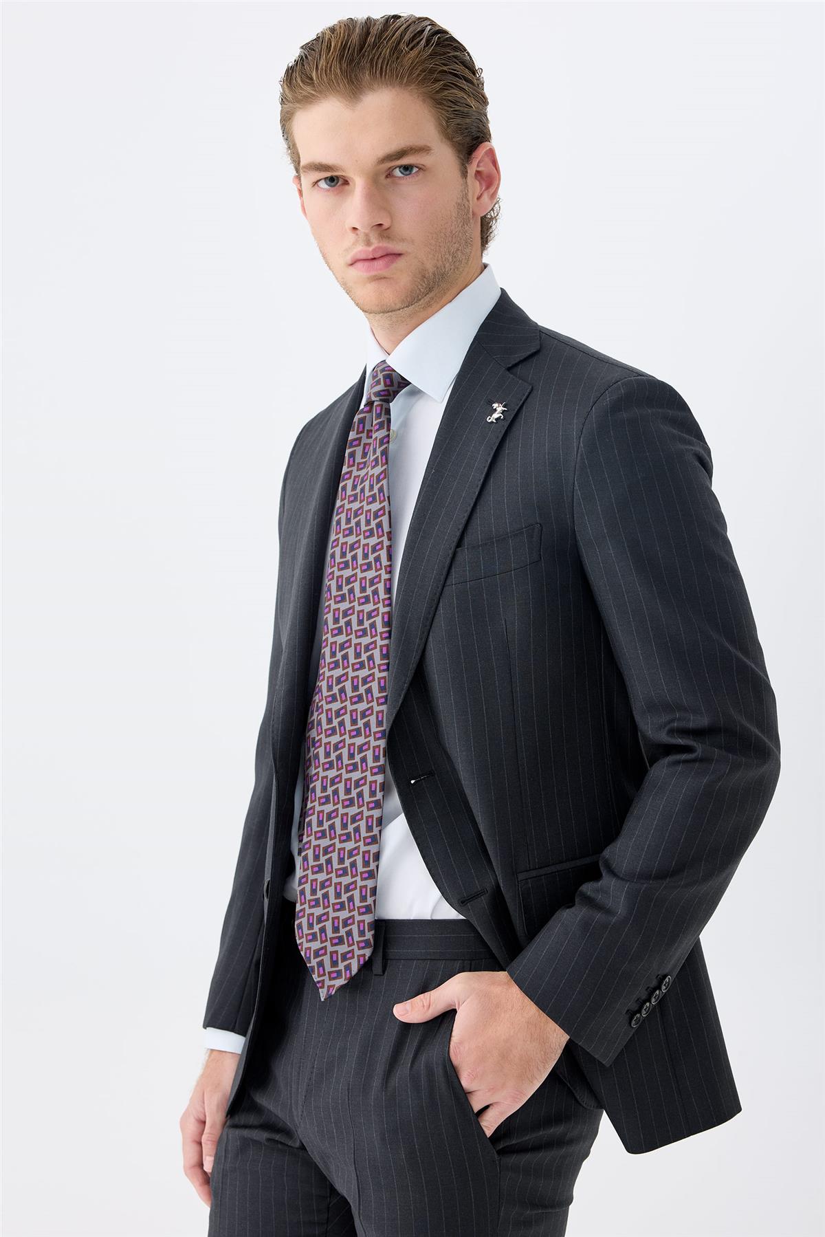 Antrasit Gri Çizgili Yün Takım Elbise 