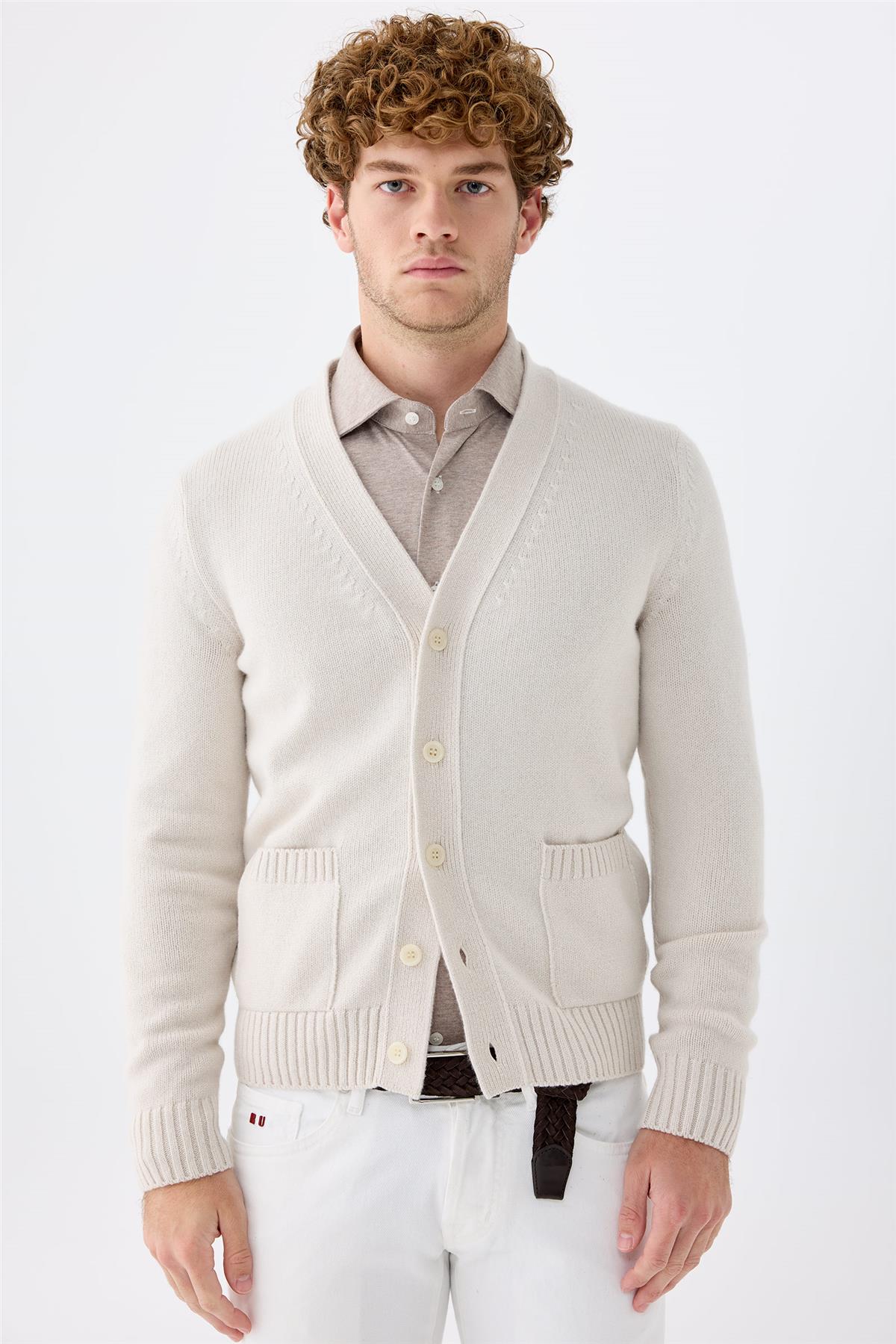 Bej Düğmeli Kaşmir Hırka