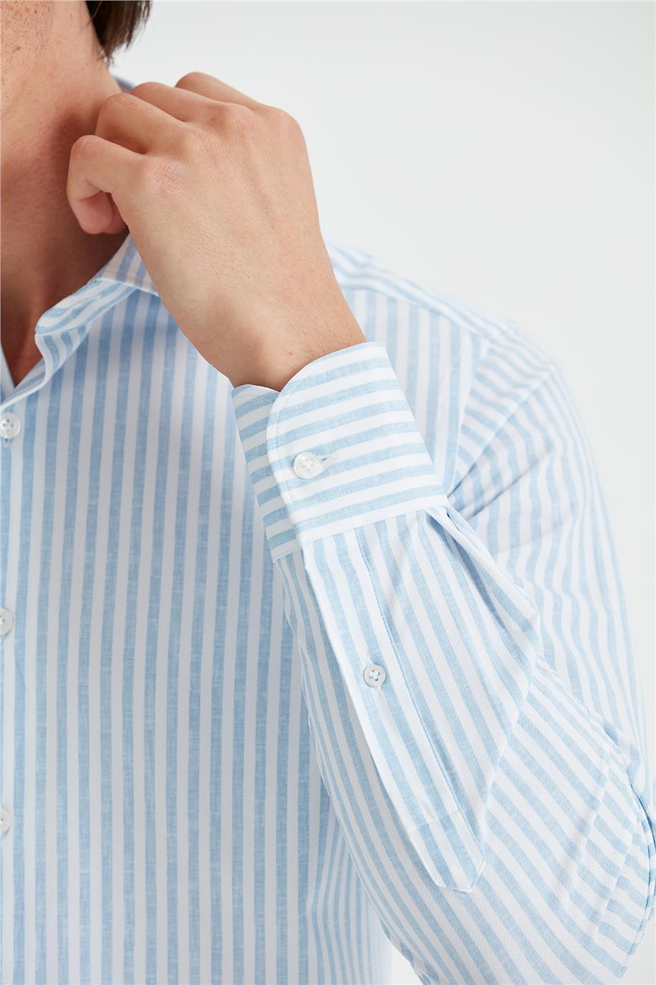 Beyaz Mavi Renk Çizgili Teknik Gömlek