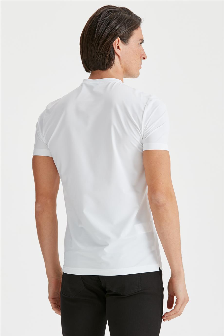 Beyaz Sıfır Yaka Teknik Kumaş T-shirt