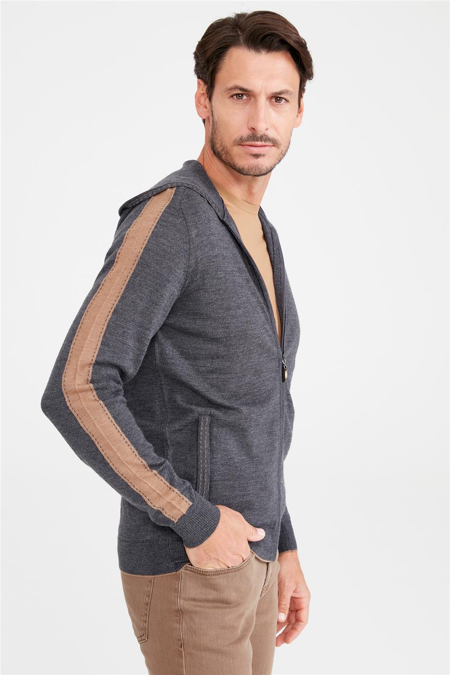 Gri Kapüşonlu Yün Triko 