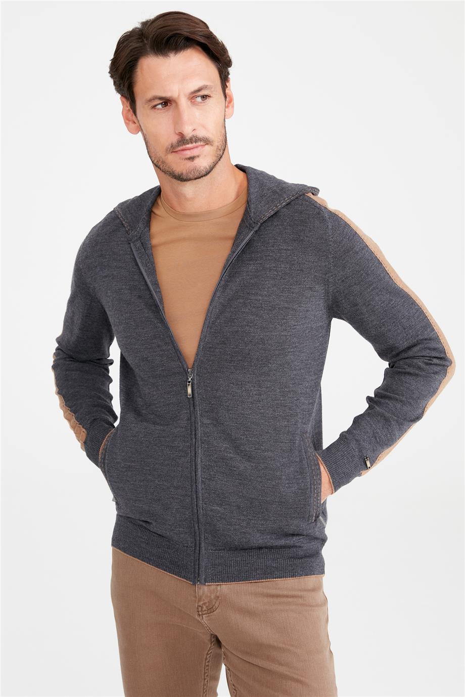 Gri Kapüşonlu Yün Triko 