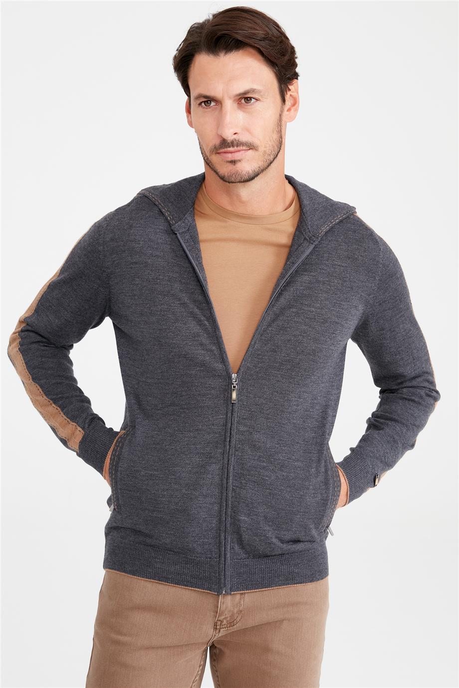 Gri Kapüşonlu Yün Triko 